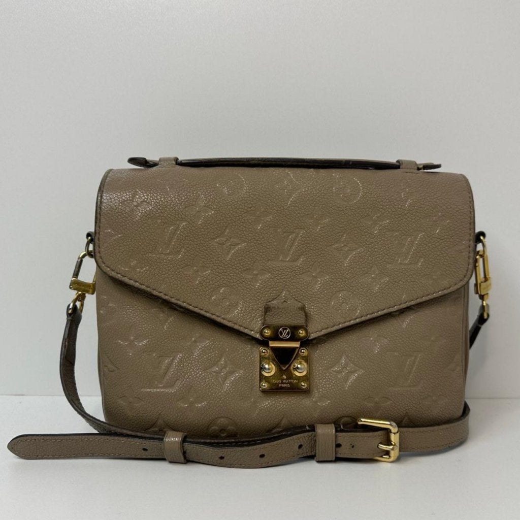 Louis Vuitton Pochette Metis M44881 Leder | gebruikte staat, Louis Vuitton, Gebruikt, Support@louisvuitton.com, 2 Rue du Pont Neuf
75001 Paris
France