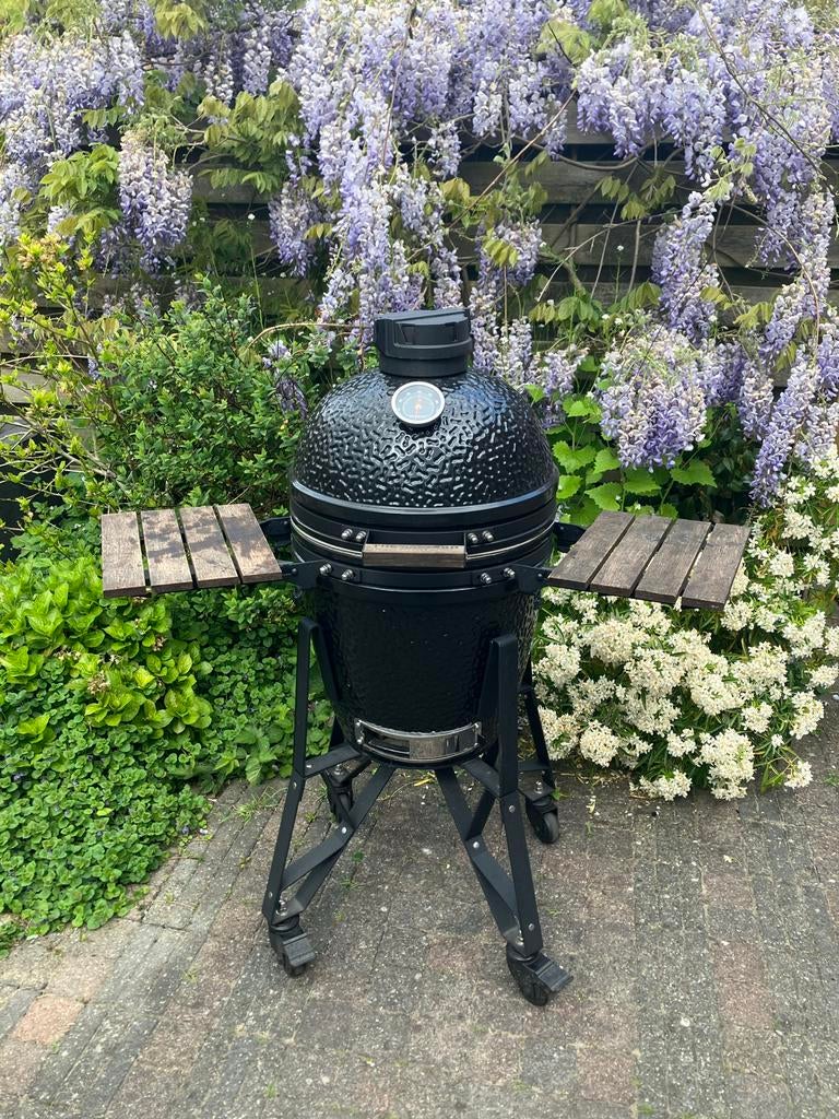The bastard Kamado Grill medium met Hoes en Accessoires, Ophalen of Verzenden, Gebruikt, Met accessoires