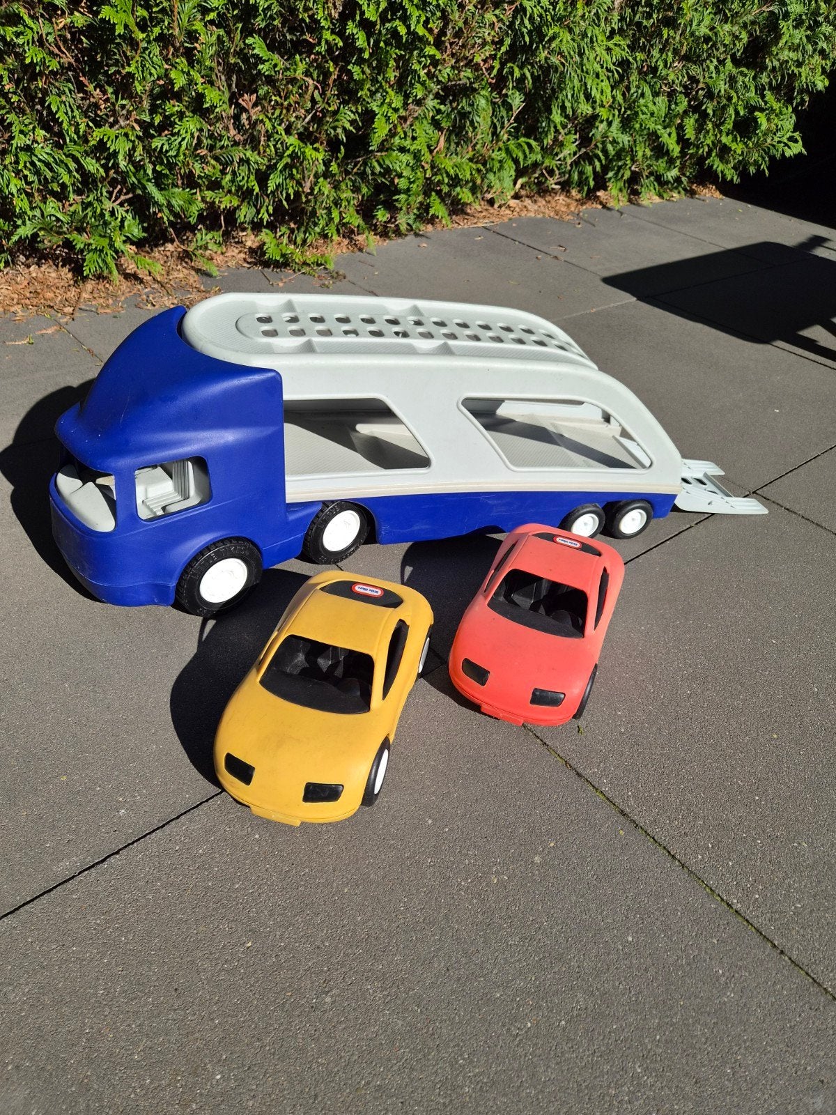 Little Tikes vrachtwagen met 2 auto's, Kinderen en Baby's, Ophalen, Gebruikt