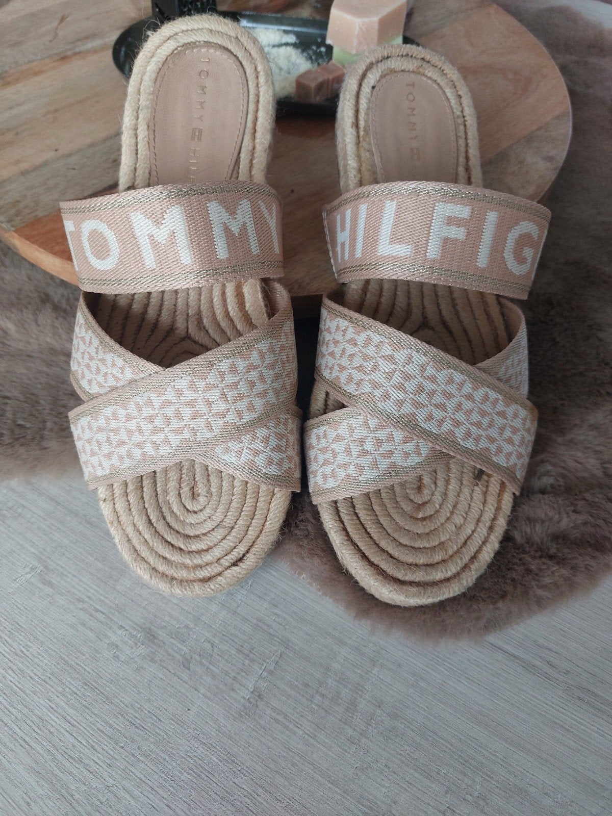 Tommy Hilfiger espadrilles maat 39 - zo goed als nieuw, Beige, Ophalen of Verzenden, Zo goed als nieuw, Espadrilles of Moccasins