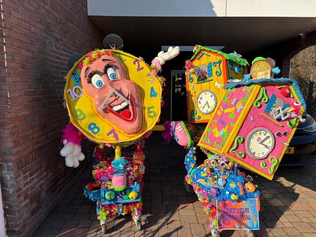 Carnaval loopgroep pakken en karren, Hobby en Vrije tijd, Feestartikelen, Ophalen