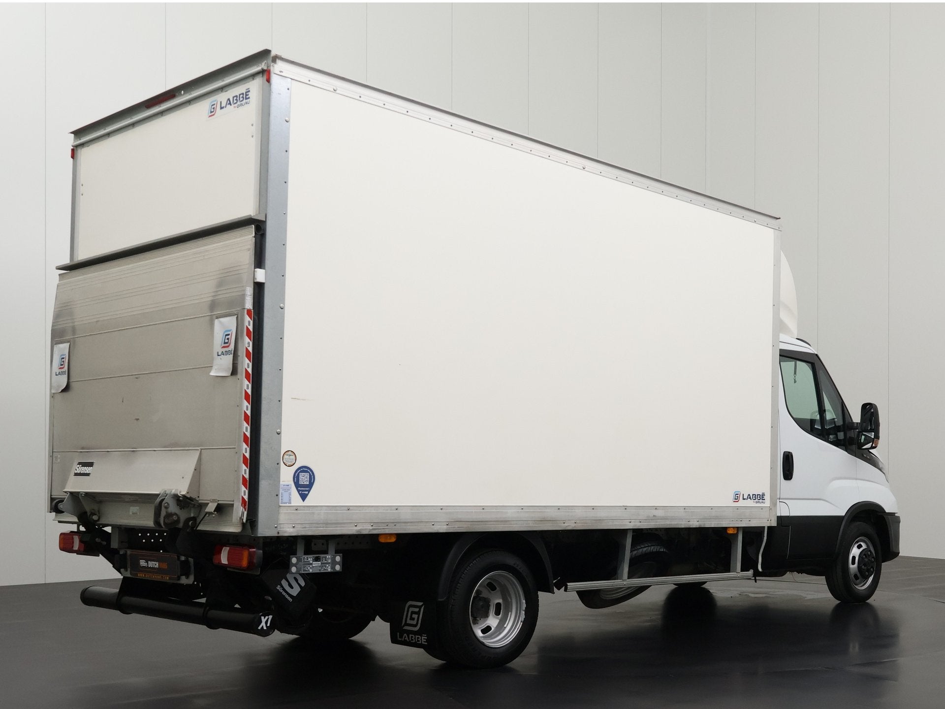 Iveco Daily 35C16 3.0 Bakwagen+Laadklep | Dakspoiler | Airco, Auto's, Gebruikt, Euro 6, 156 pk, Iveco
