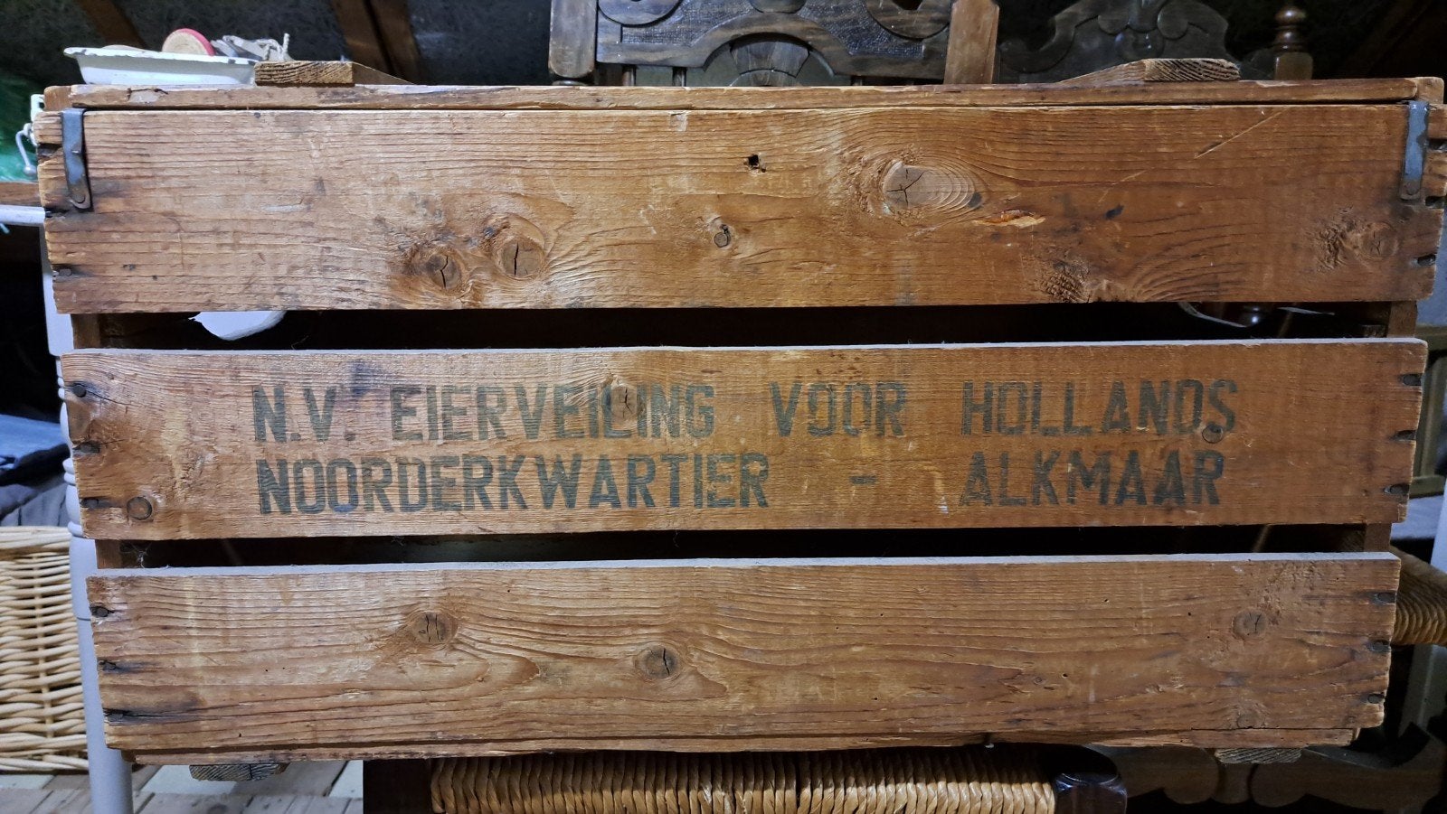 Vintage eierkist N.V. Eierveiling Alkmaar 1970, Ophalen