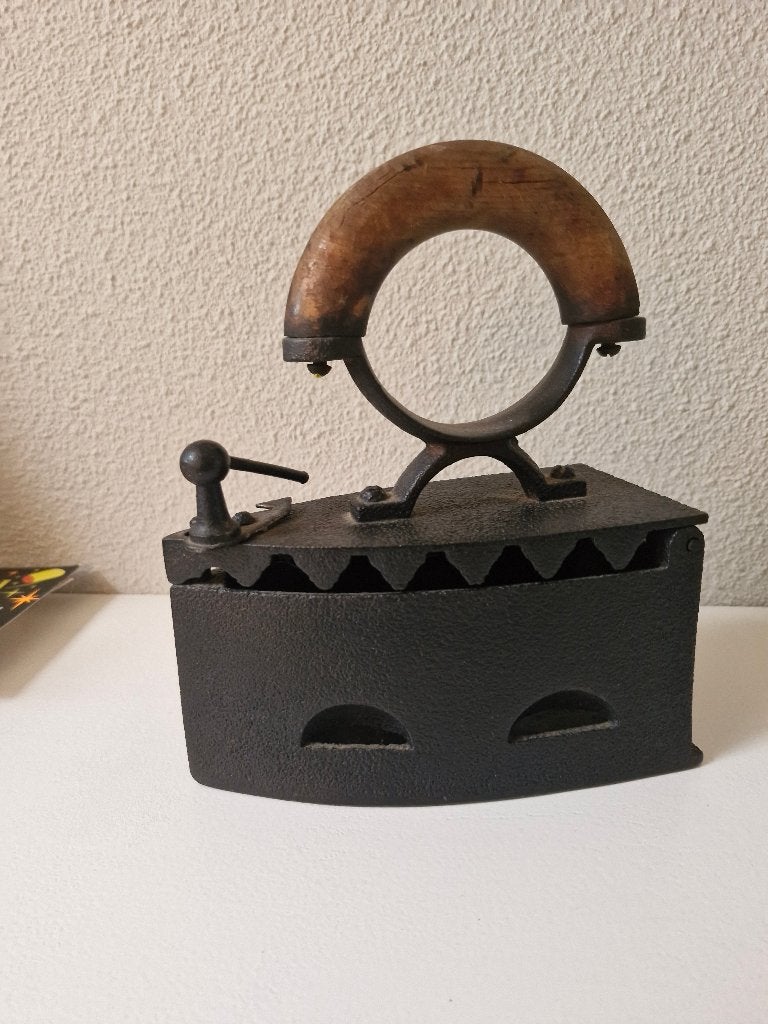 Mooi antiek Strijkijzer!, Ophalen of Verzenden, Brons