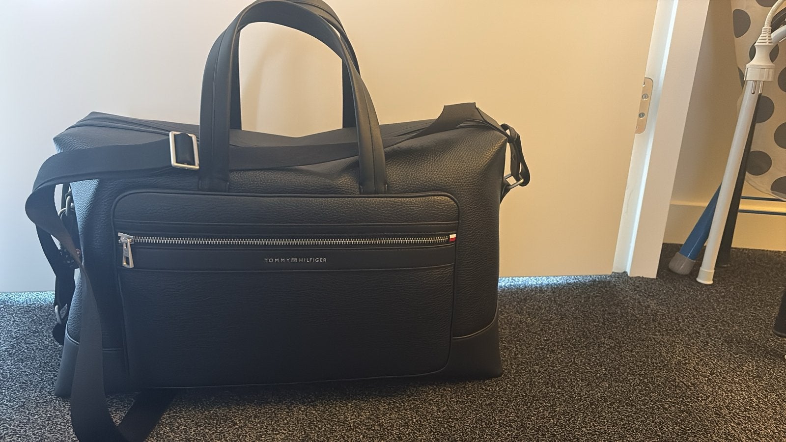 Tommy Hilfiger TH Central Duffle Reistas Zwart Nieuw, Ophalen, 40 tot 60 cm, 20 tot 30 cm, Zwart