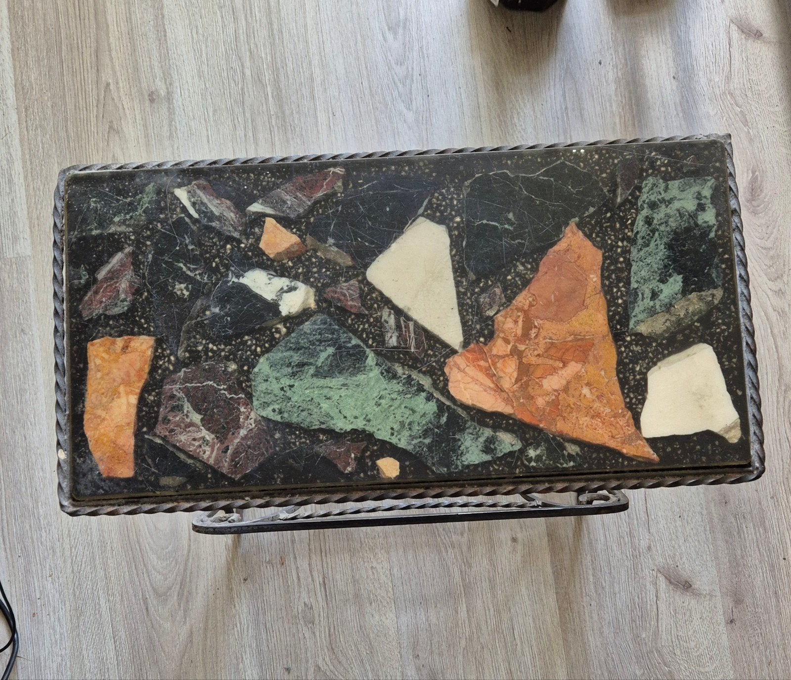krantenbak lectuur bak vintage jaren 70 gietijzer, Krantenbak, Ophalen, Gebruikt, Metaal