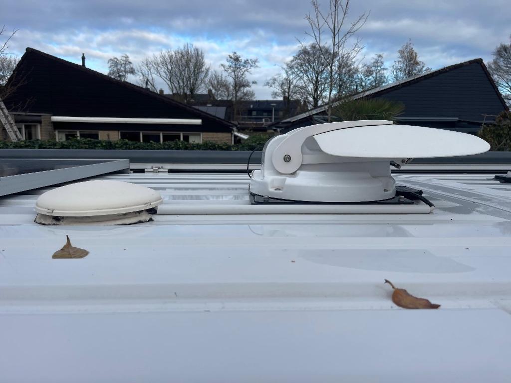 Compacte  sateliet antenne voor caravan of camper, Audio, Tv en Foto, Schotelantennes, Ophalen, Gebruikt, (Schotel)antenne, Overige merken
