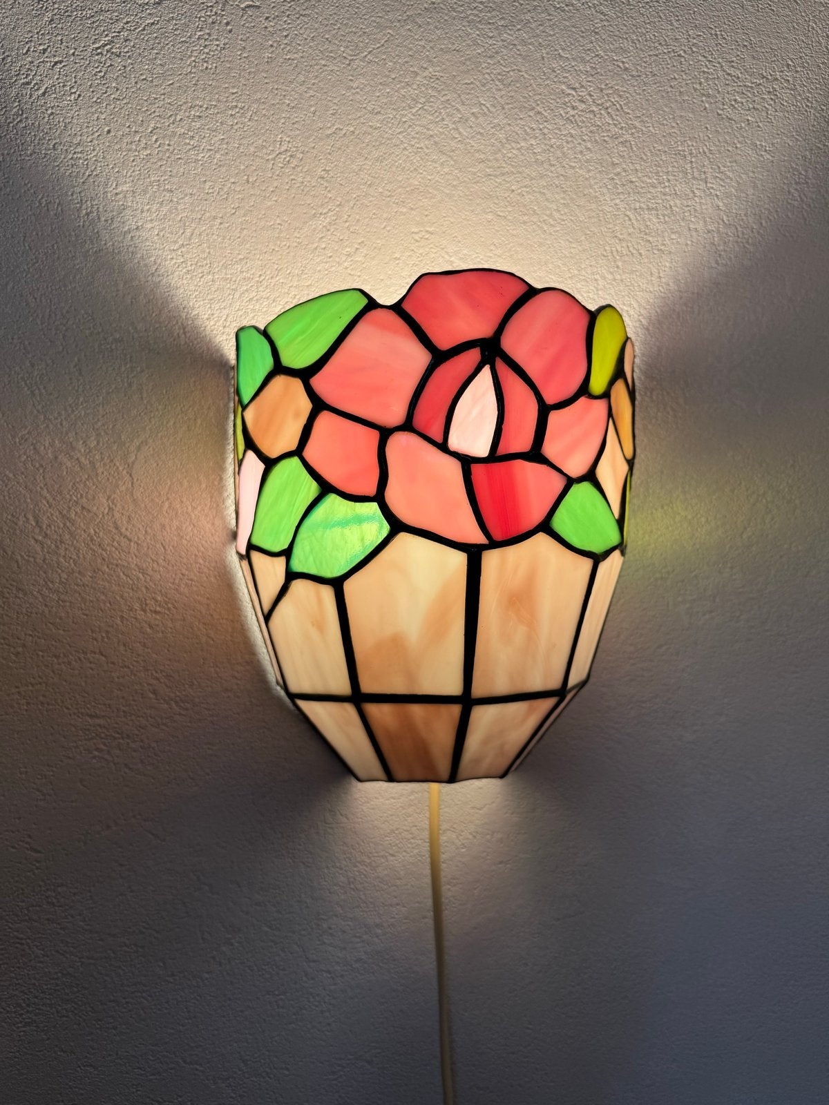 Tiffany Stijl Wandlamp - Roze Bloemenmotief, Ophalen, Met snoer/stekker, E14 (klein), Meerkleurig