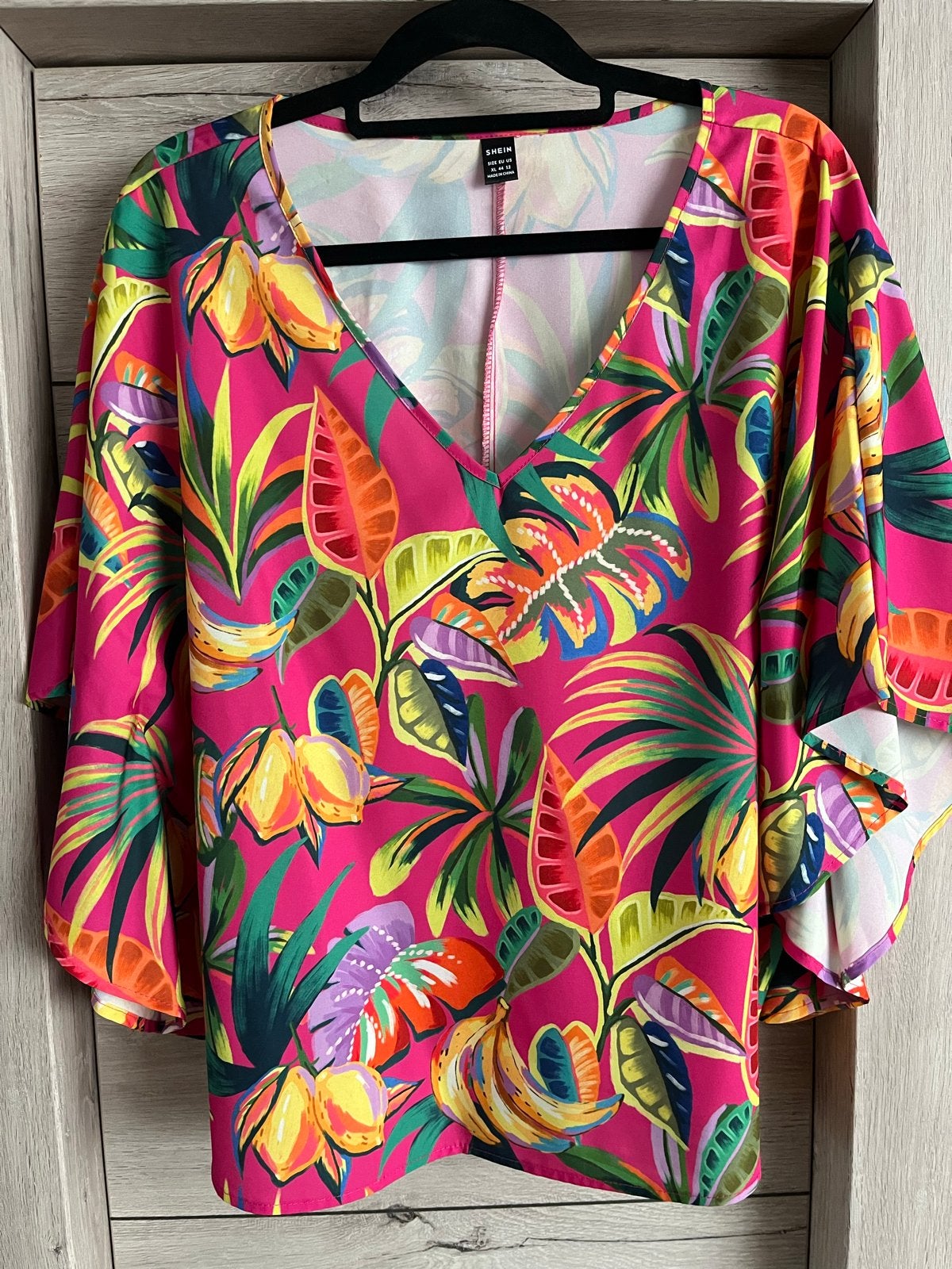 Nieuwe Shein blouse met tropische print - Maat XL, Kleding | Dames, Ophalen of Verzenden, Nieuw, Maat 46/48 (XL) of groter, Meerkleurig