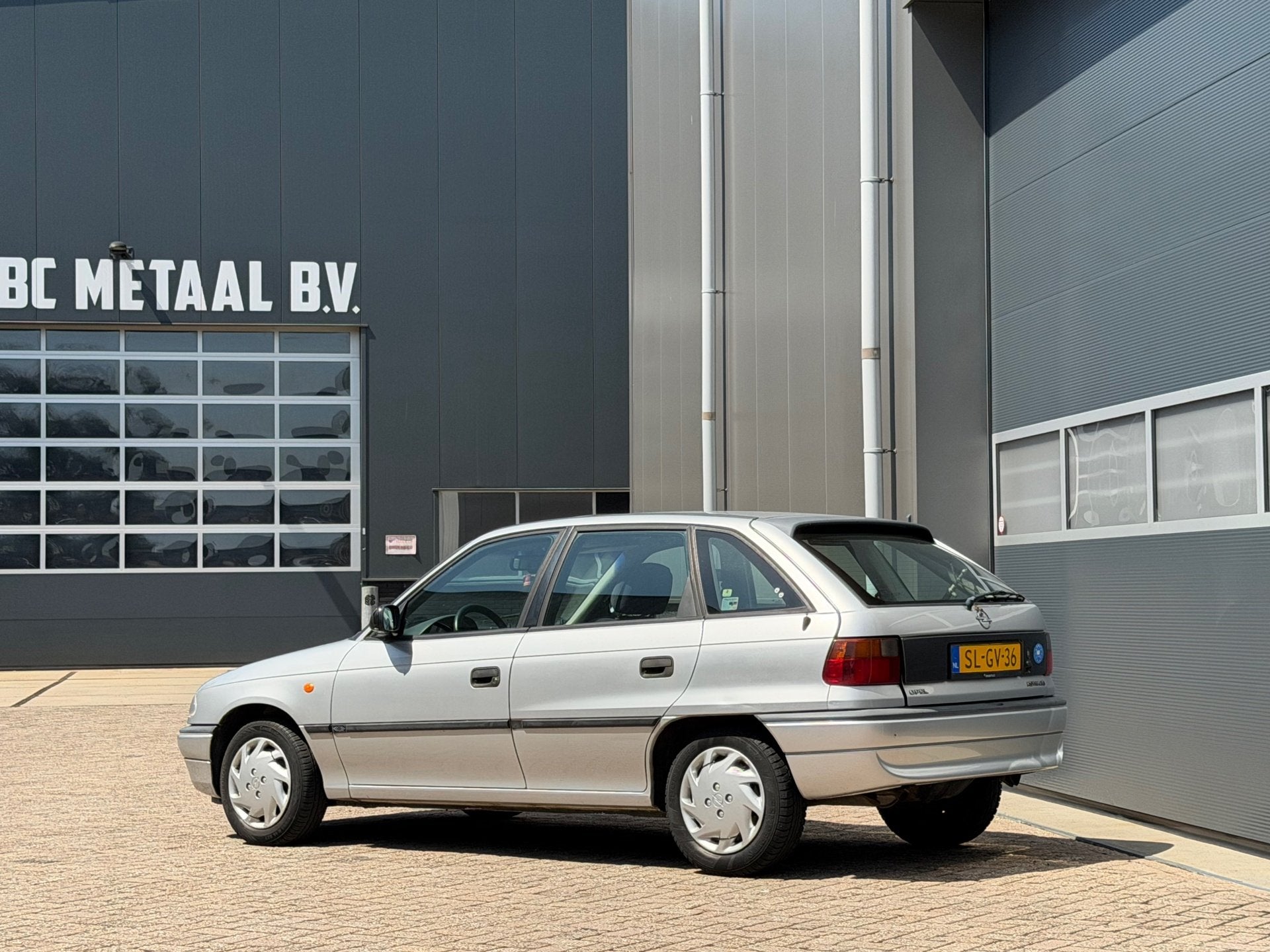 Opel Astra 1.6i Edition bj.1998 Invalide aanp|Apk 6-2027., Gebruikt, 4 cilinders, Origineel Nederlands, Grijs