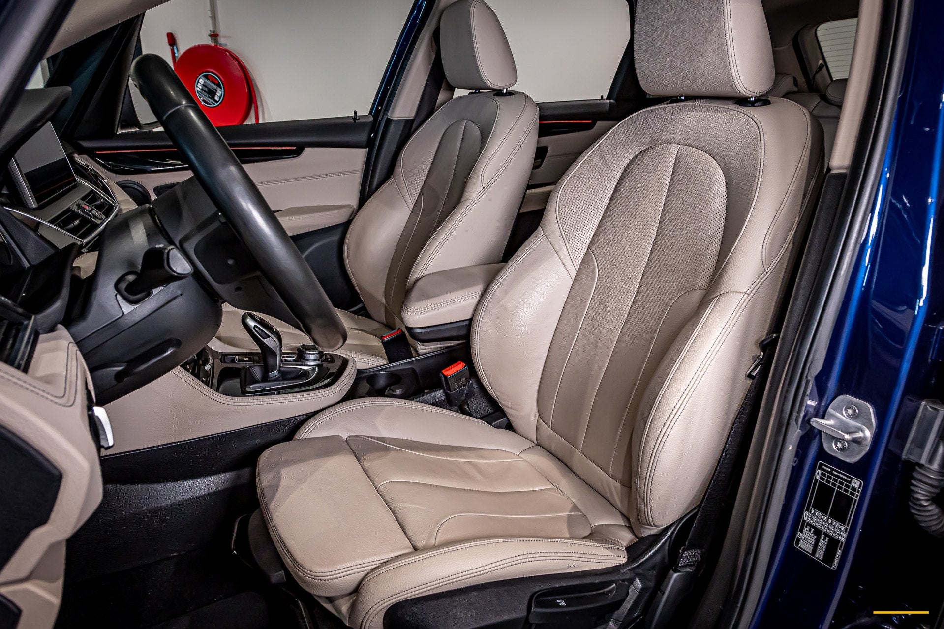 BMW 2-serie Active Tourer 218i High Executive Edition|NAP, Auto's, Dealer onderhouden, Gebruikt, Blauw, Bedrijf