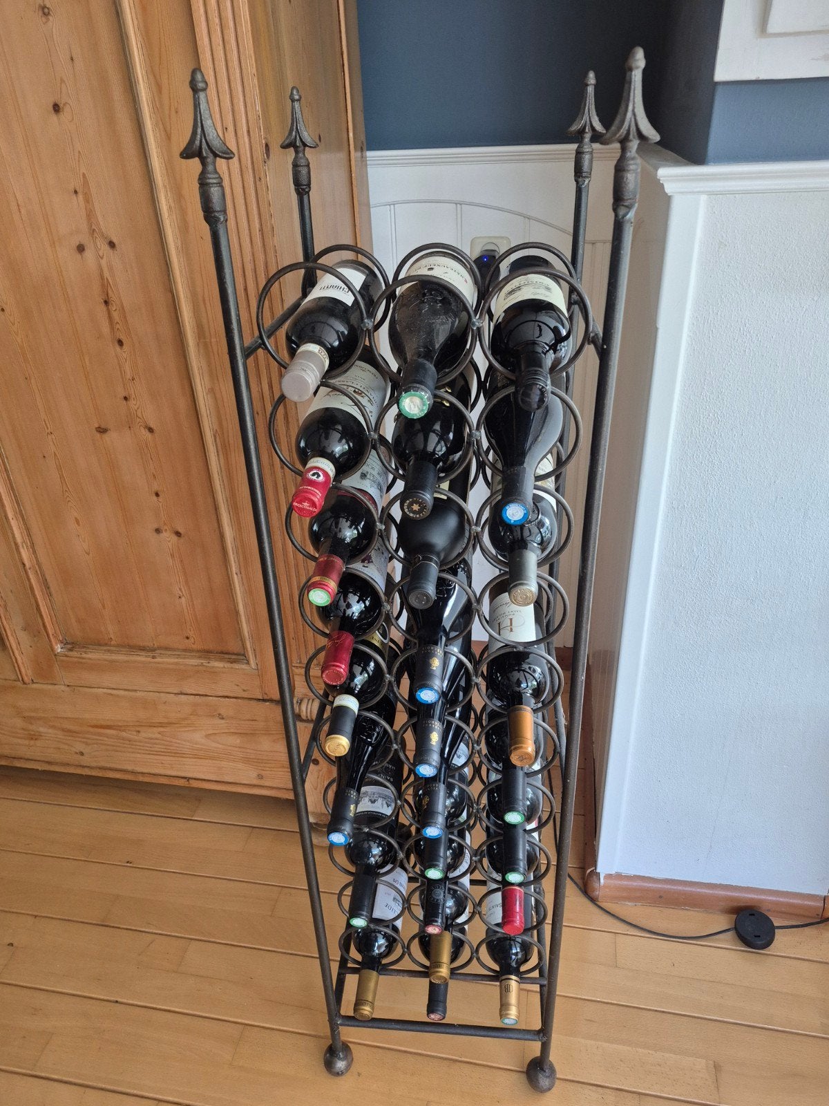 Metalen wijnrek voor 30 flessen - Elegant en stevig, Huis en Inrichting, Woonaccessoires | Wijnrekken, Ophalen, Gebruikt, 25 flessen of meer