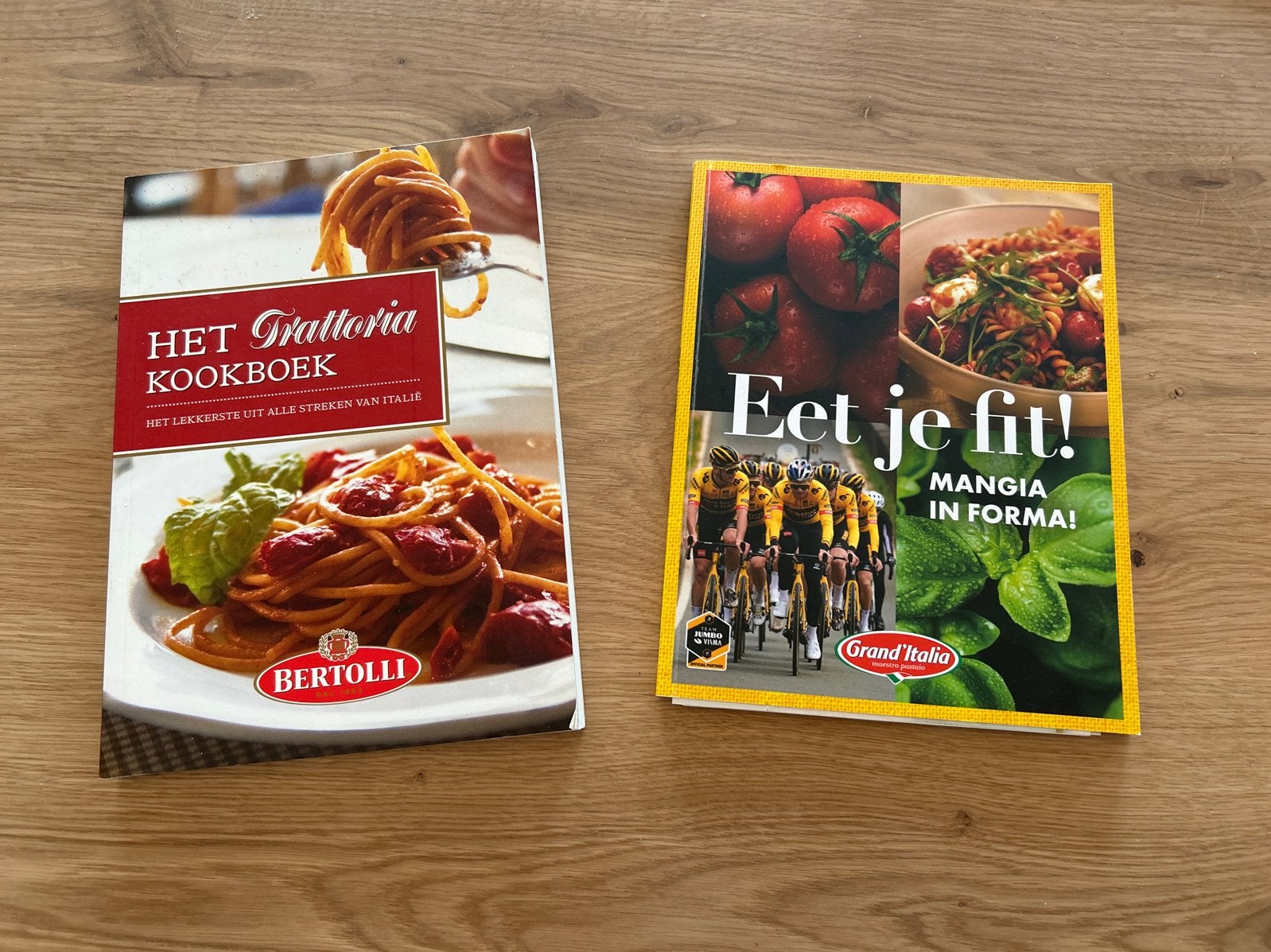 Italiaanse kookboeken: Het Trattoria Kookboek & Eet je fit!, Italië, Voorgerechten en Soepen, Ophalen of Verzenden, Zo goed als nieuw