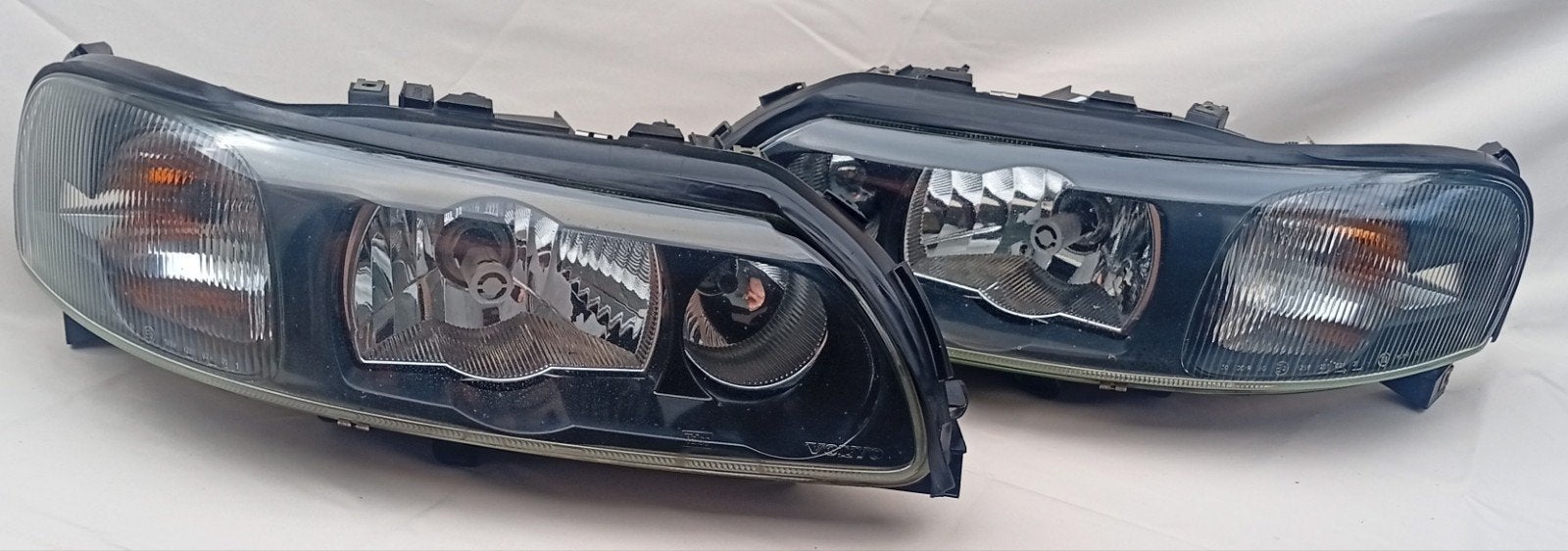 Xenon headlights OEM Volvo V70 XC70 S60 2000-2007, Ophalen of Verzenden, Volvo