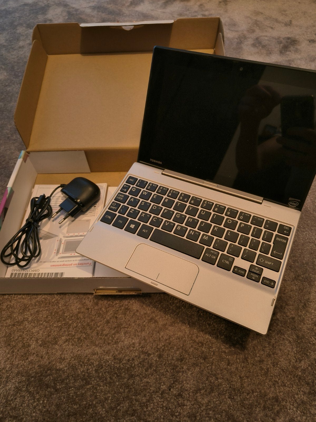 Toshiba satellite click mini, Qwerty, Touchscreen, Ophalen of Verzenden, 32 GB of minder