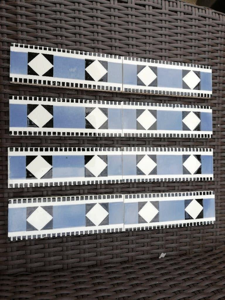 15 antieke randtegels zwart wit paarsblauw 15x5cm, Ophalen of Verzenden