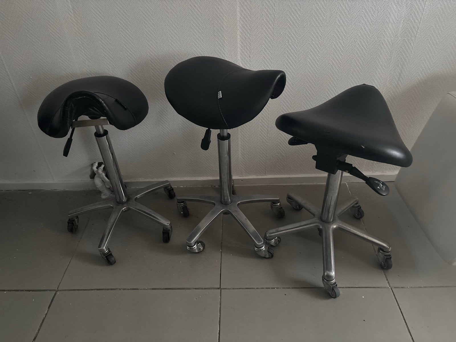 3 ergonomische zadelkrukken, Ophalen, Gebruikt, Zwart, Bureaukruk