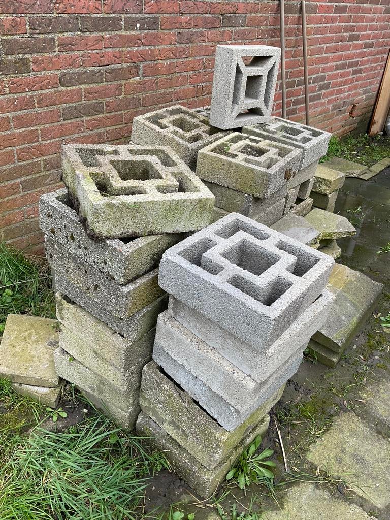 Betonnen sierblokken en tegels 40 stuks bieden, Ophalen of Verzenden, Gebruikt, Beton