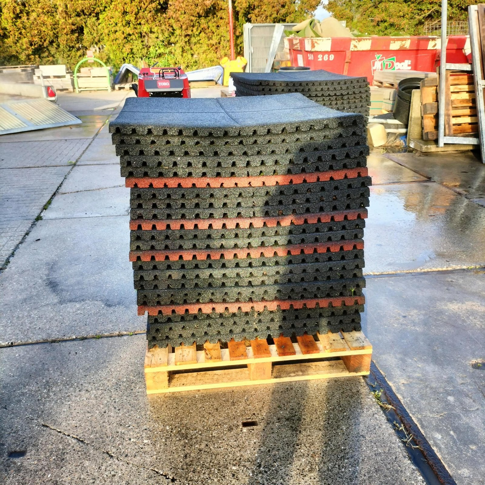 36 stuks 100x100x4,5 rubberen tegels, Ophalen, Gebruikt, Overige typen, Rubber