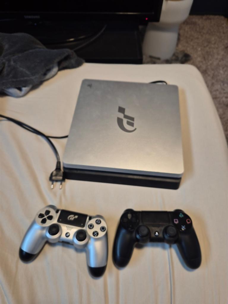 Playstation 4 gran turismo edition, Spelcomputers en Games, Ophalen, Zo goed als nieuw, Met 1 controller, Slim