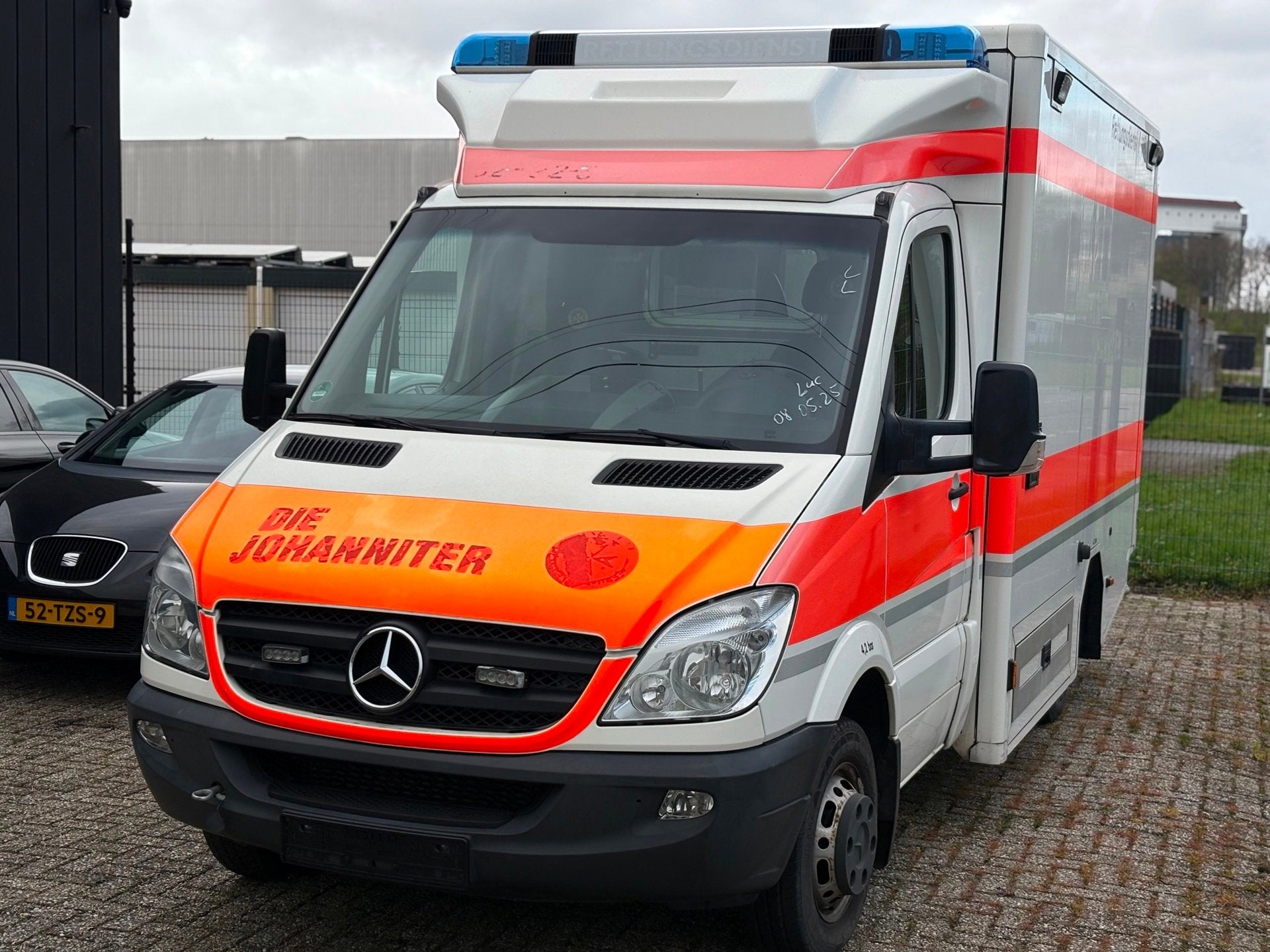 Mercedes-Benz Sprinter 519 3.0 CDI 432 DC Ambulance | MOTOR, Auto's, Automaat, Achterwielaandrijving, Gebruikt, 190 pk