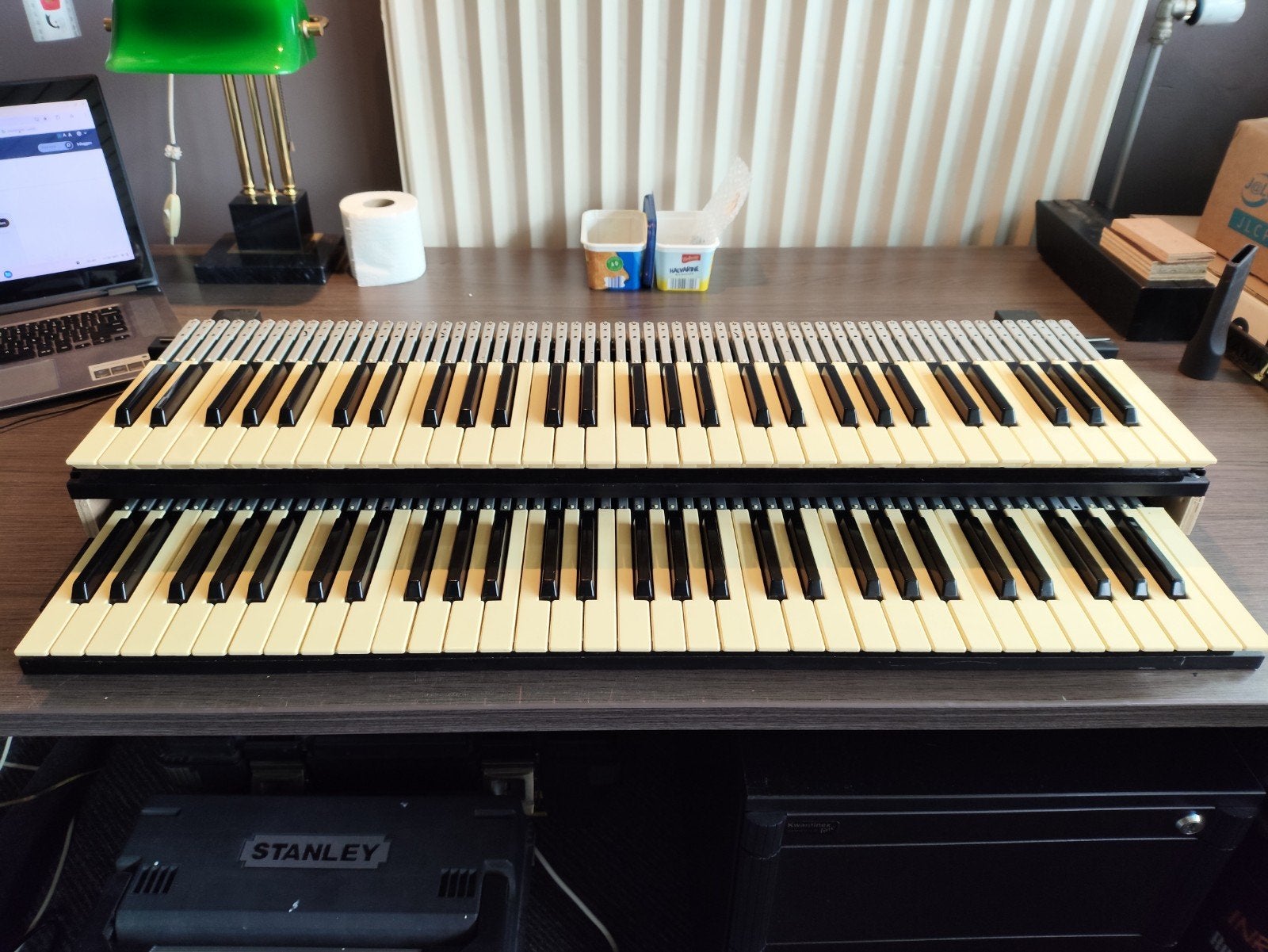 Twee klavieren met MIDI-aansluiting (m2458435109) — Orgels — Marktplaats