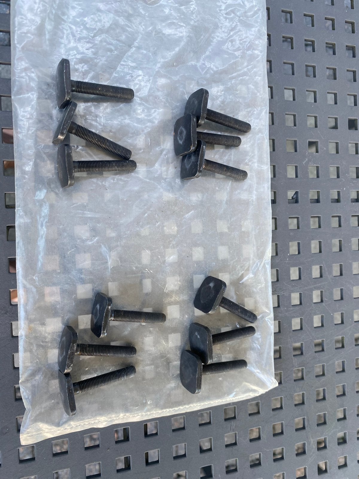 Thule T-Track adapters 889-2 ( 4 sets van 3 bouten ), Ophalen of Verzenden, Zo goed als nieuw, Dakdrager