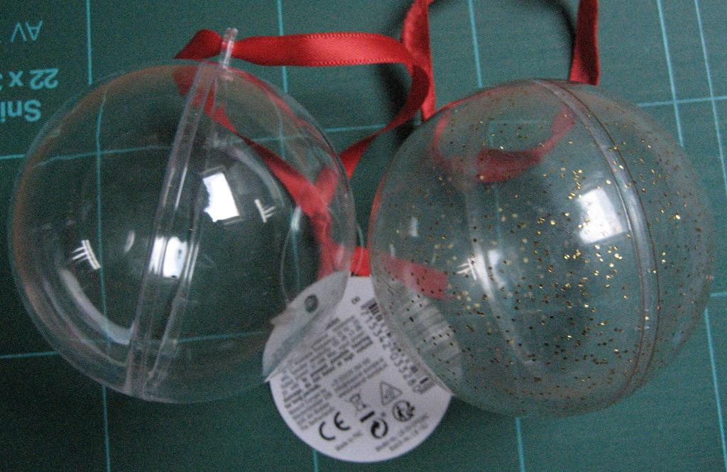 2 Doorzichtige kerstballen., Diversen, Ophalen of Verzenden, Zo goed als nieuw