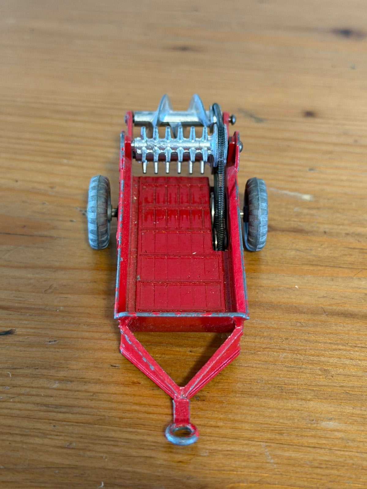 Dinky Toys 27c Massey-Harris Manure Spreader – werkt perfect, Ophalen of Verzenden, Zo goed als nieuw, Tractor of Landbouw, Dinky Toys