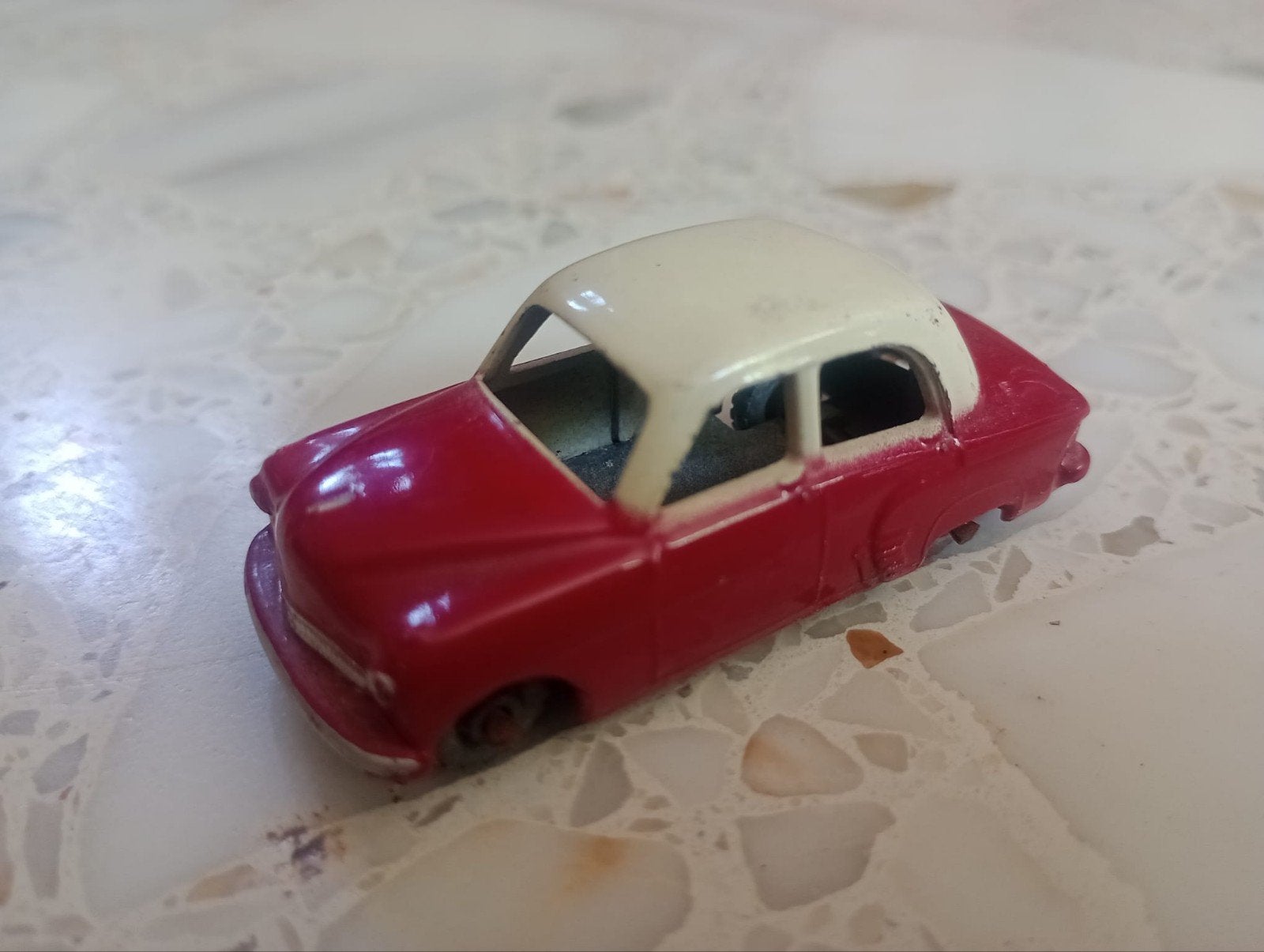 Vintage Lesney auto, rood/wit, Made in England, Ophalen of Verzenden, Gebruikt, Auto