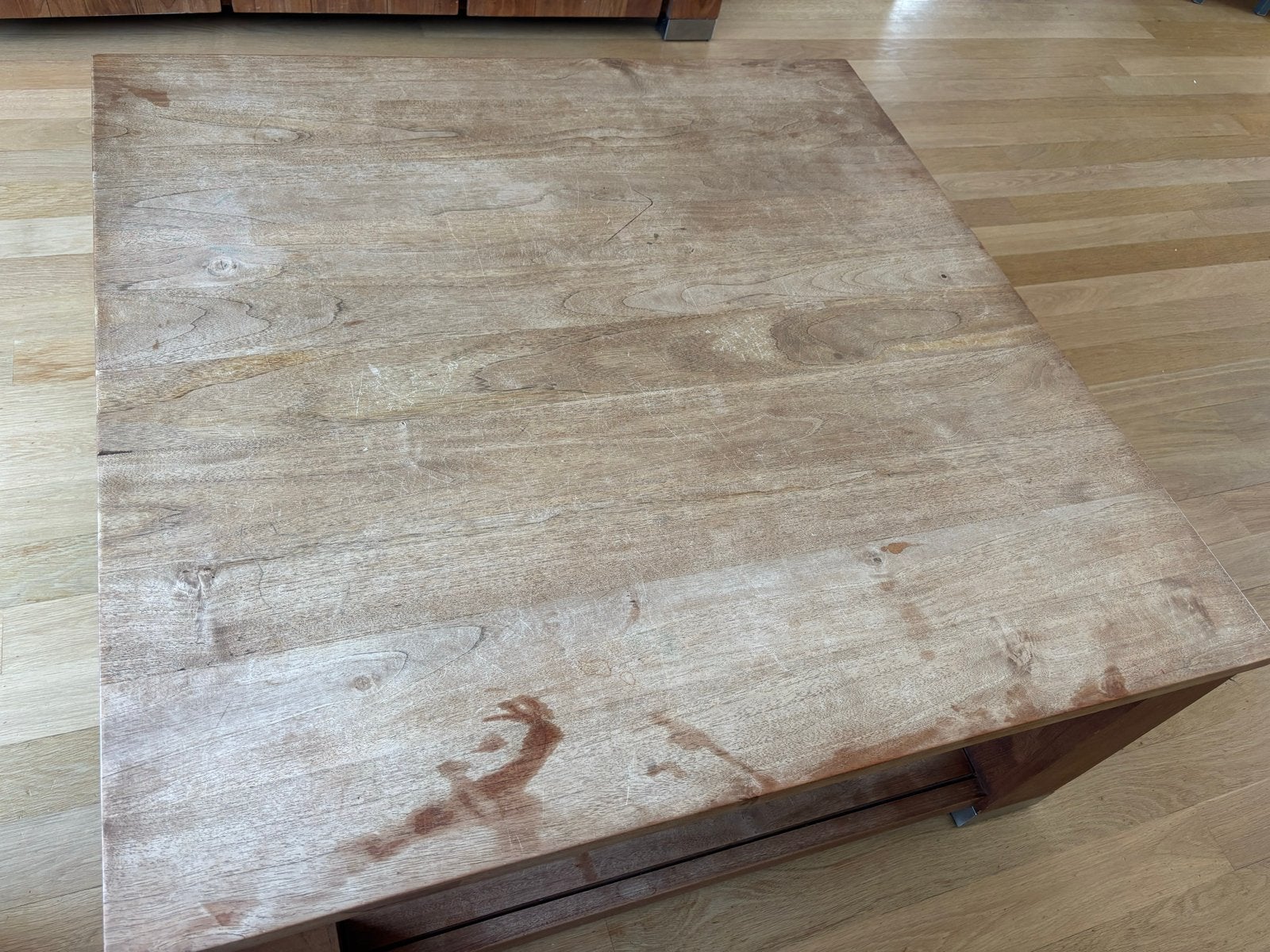 Houten salontafel met gebruikssporen, Ophalen, Gebruikt, 100 tot 150 cm, Vierkant
