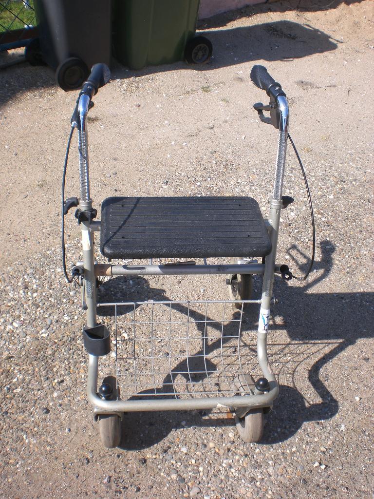 Easy rollator zeer mooi en goede remmen ook bij stilstaan.., Diversen, Ophalen, Opvouwbaar, Gebruikt