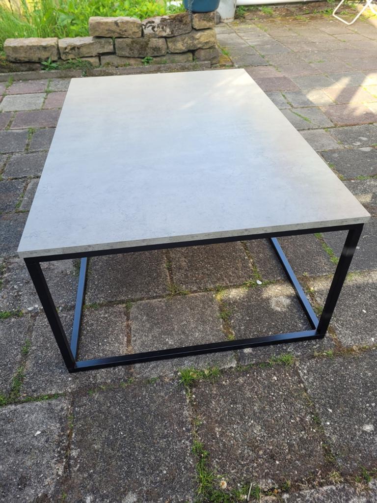 Moderne salontafel met betonnen look blad en metalen frame, Ophalen, 100 tot 150 cm, 50 tot 100 cm, Zo goed als nieuw
