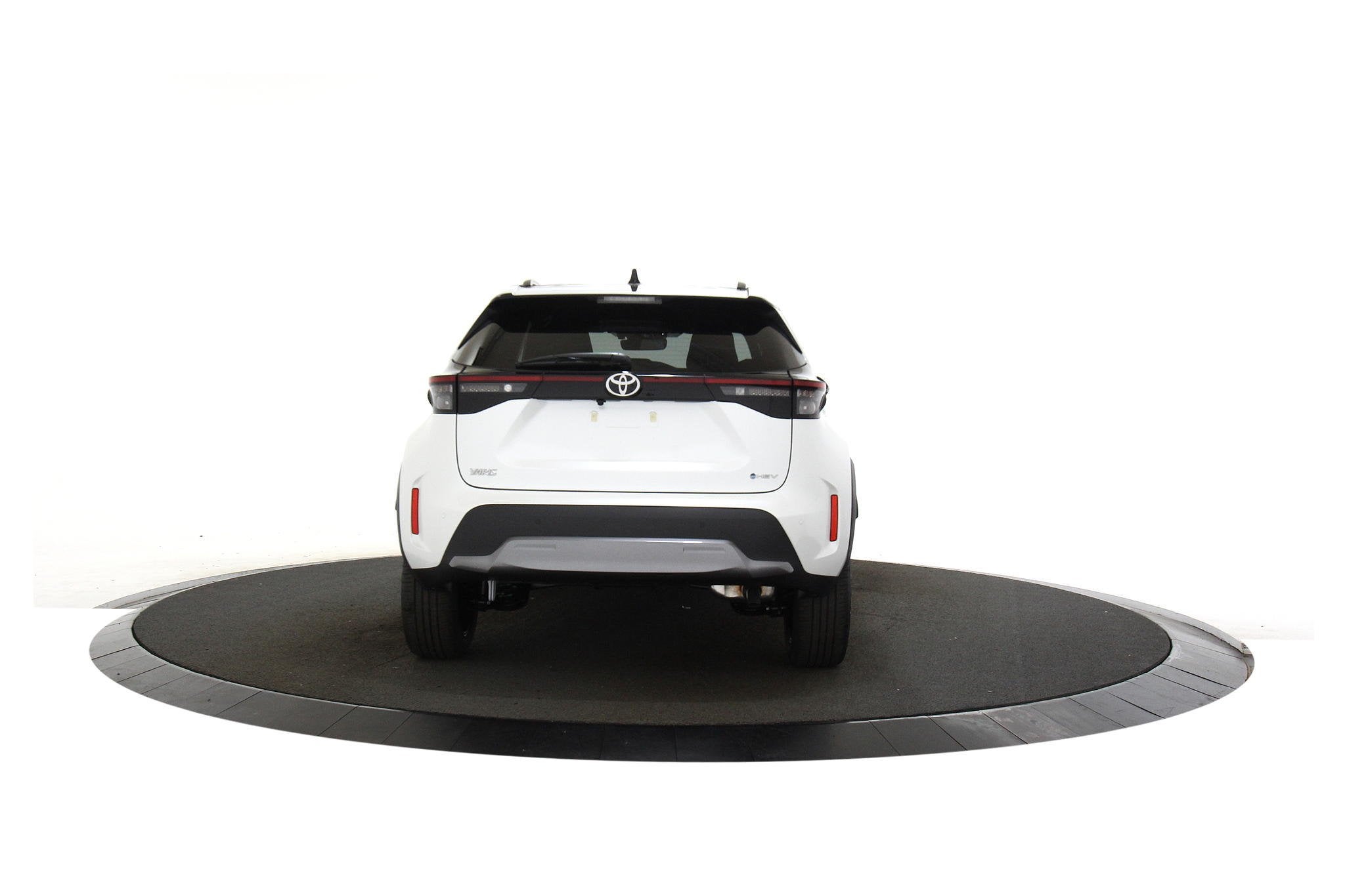 Toyota Yaris Cross 1.5 Hybrid 130 Executive Rondom zicht cam, Automaat, 0 kWh, Wit, Bedrijf