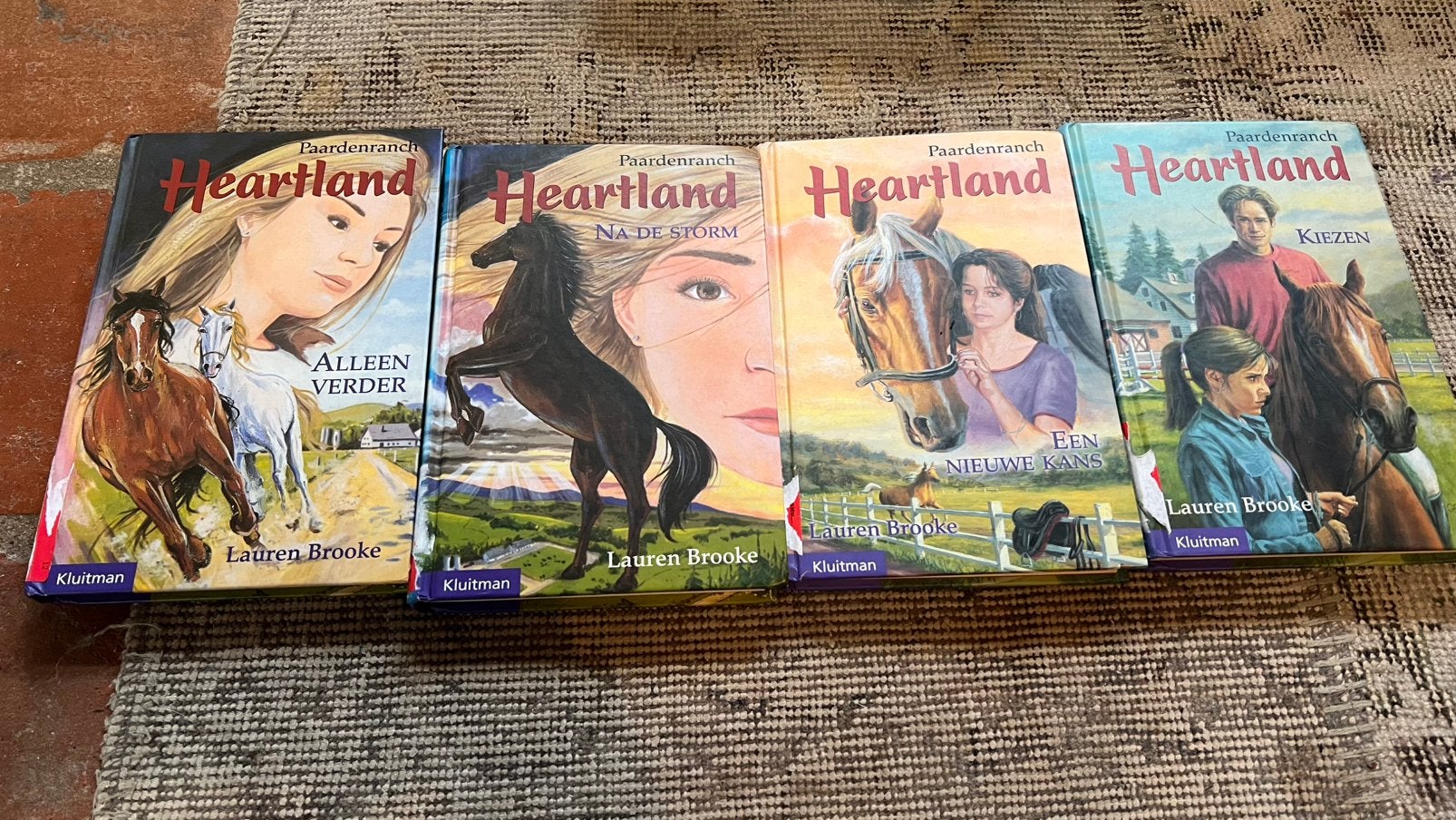 Heartland set met 4 boeken in volgorde paarden boeken, Ophalen of Verzenden, Zo goed als nieuw