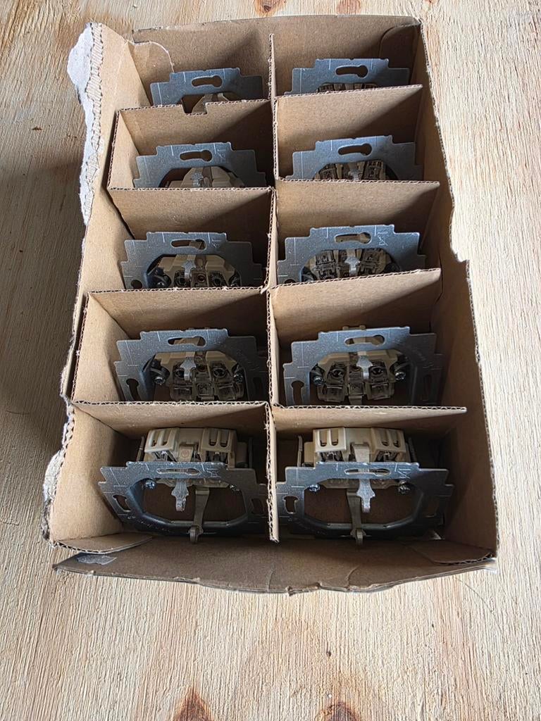 Stopcontact, Ophalen of Verzenden, Nieuw, 100 tot 250 mm