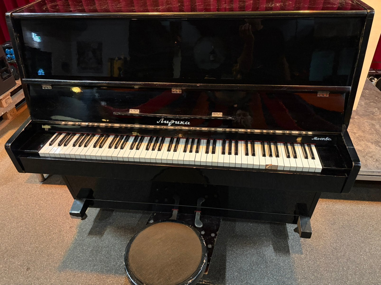 Zwarte piano  Лирика (Lirika), Ophalen, Gebruikt, Zwart, Piano