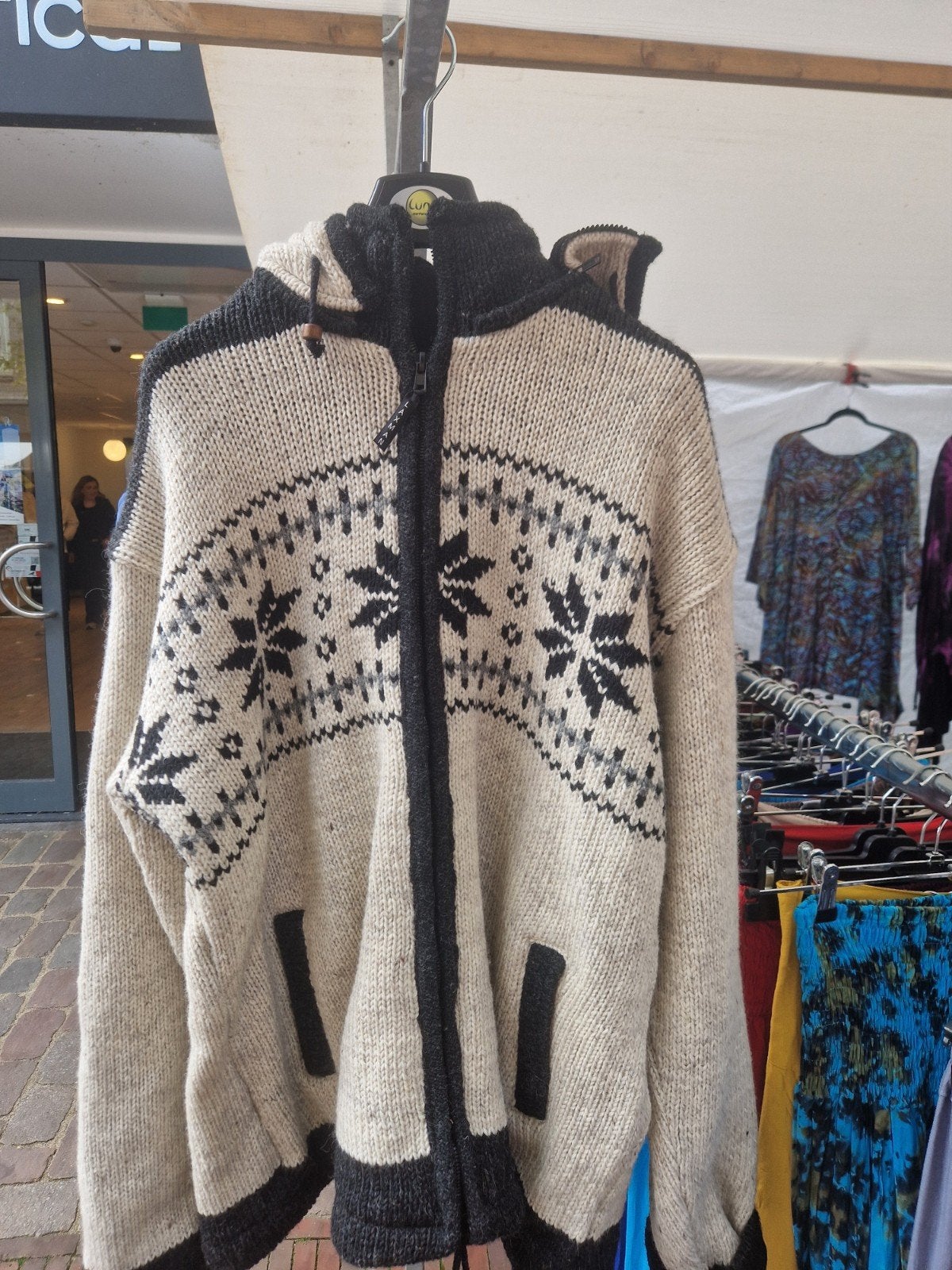 Unieke handgebreide wollen jas met capuchon maat 3XL, Ophalen of Verzenden, Nieuw