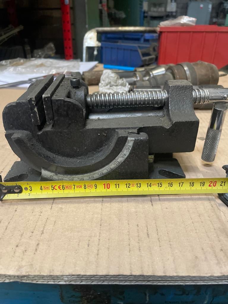 Robuuste machineklem / bankschroef, draaibaar, Doe-het-zelf en Verbouw, Ophalen of Verzenden, Gebruikt