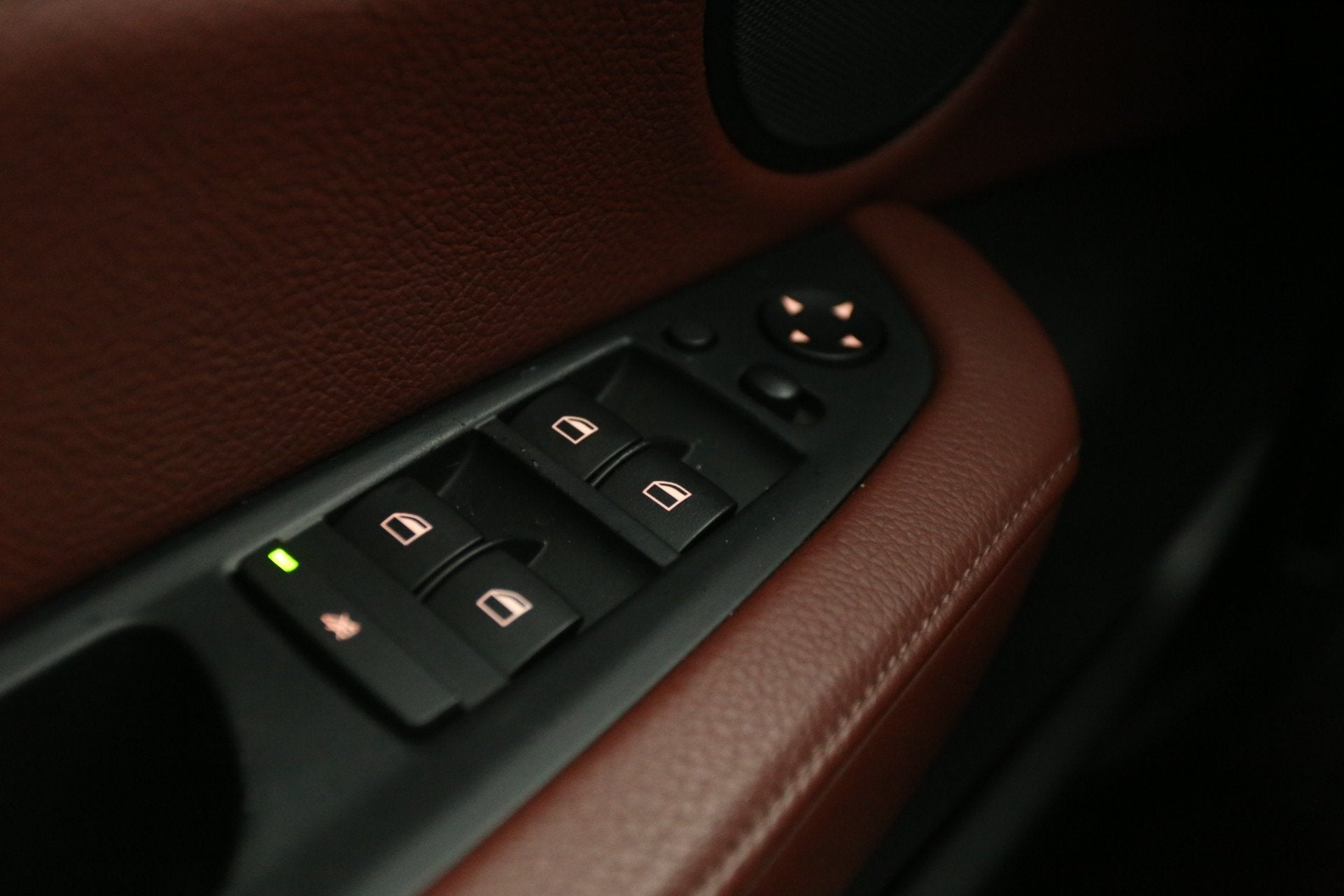 Foto 34 van BMW X6 xDrive High Executive 408PK | Youngtimer | Camera | M