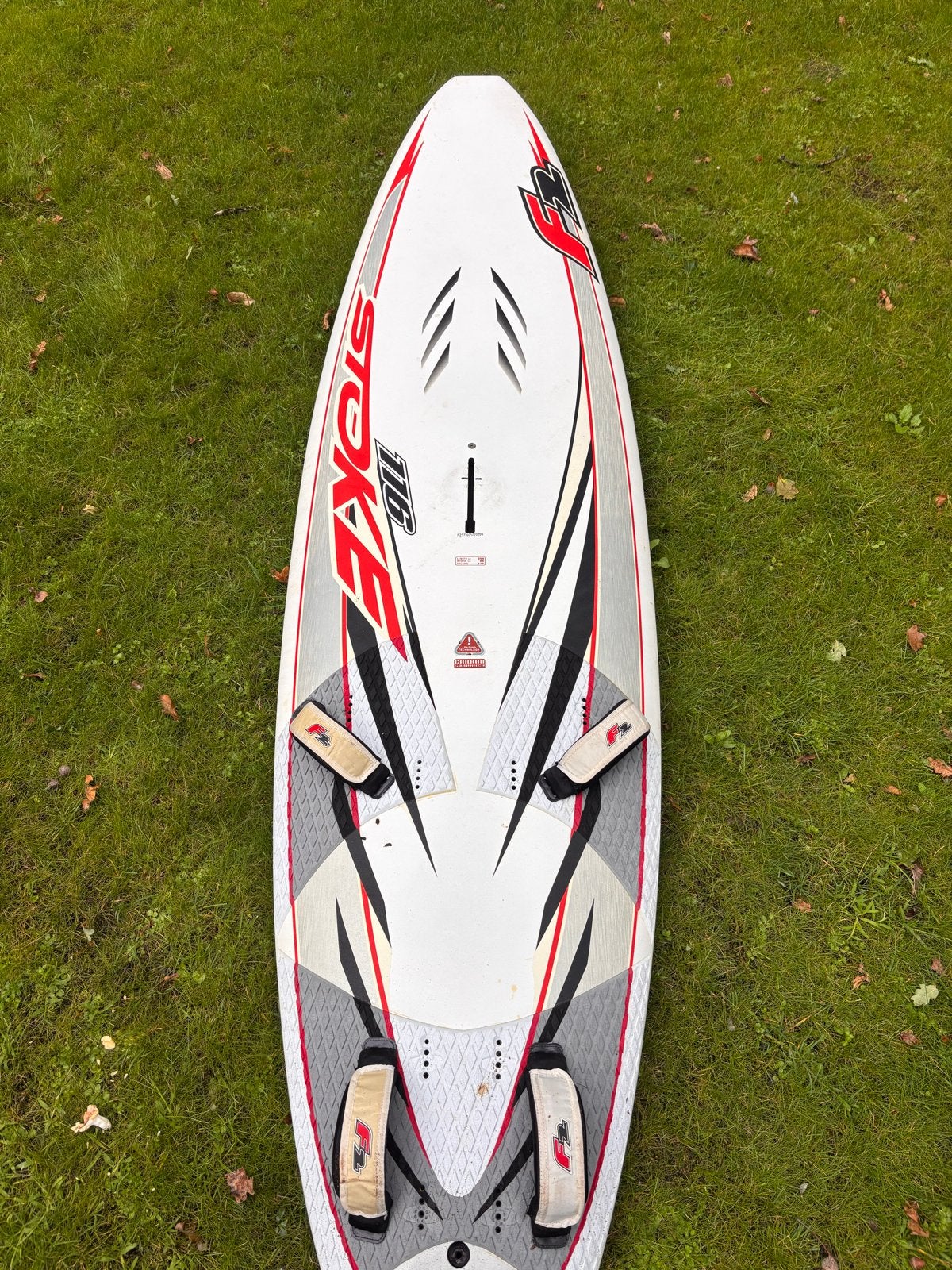 F2 Stoke 116L windsurfboard met boardbag en 2 vinnen, Ophalen, Gebruikt, Minder dan 250 cm, F2
