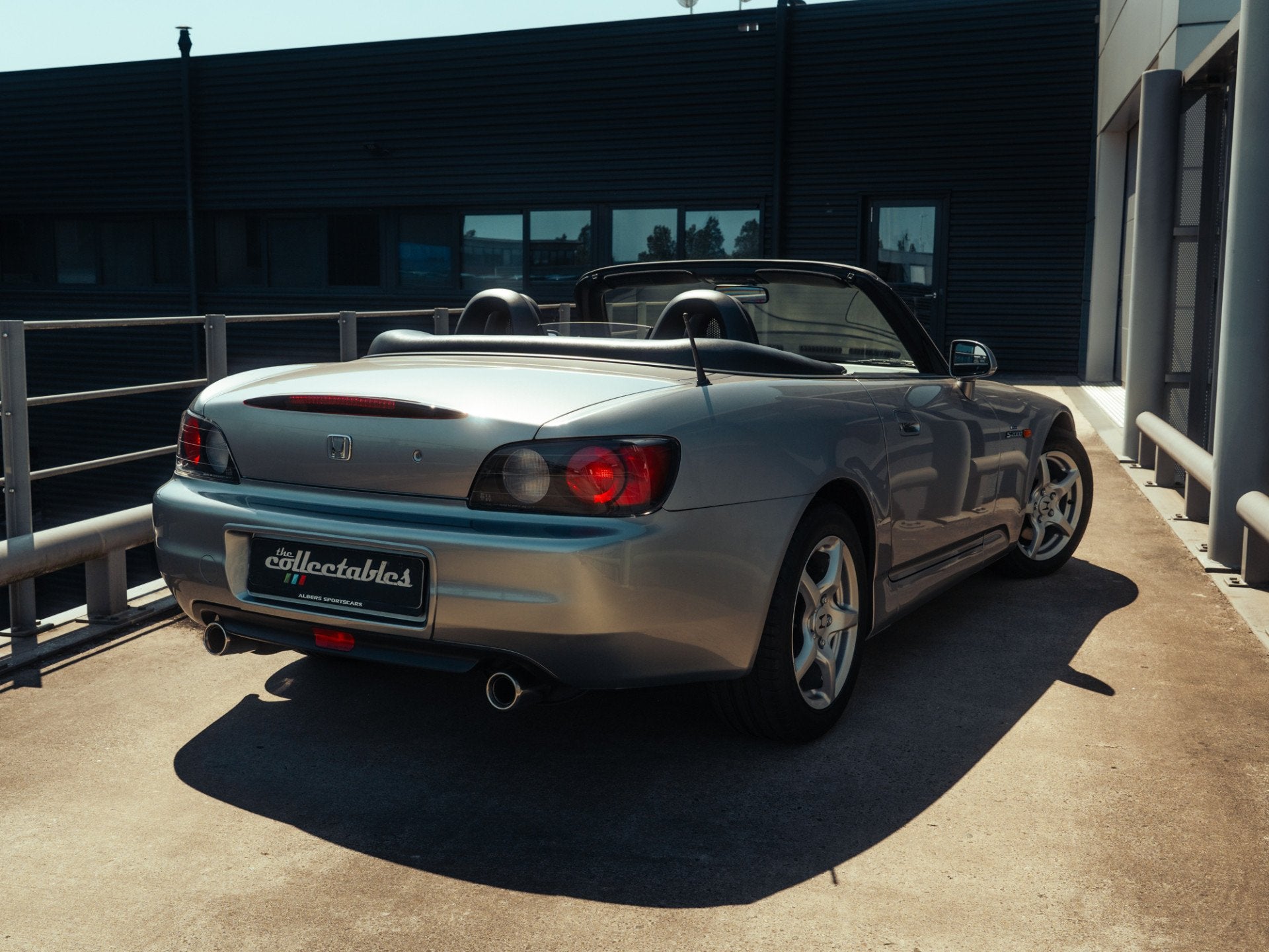 Honda S2000 2.0i slechts 8.400km in nieuwstaat (bj 2001), Auto's, Zwart, Cabriolet, Bedrijf, Handgeschakeld