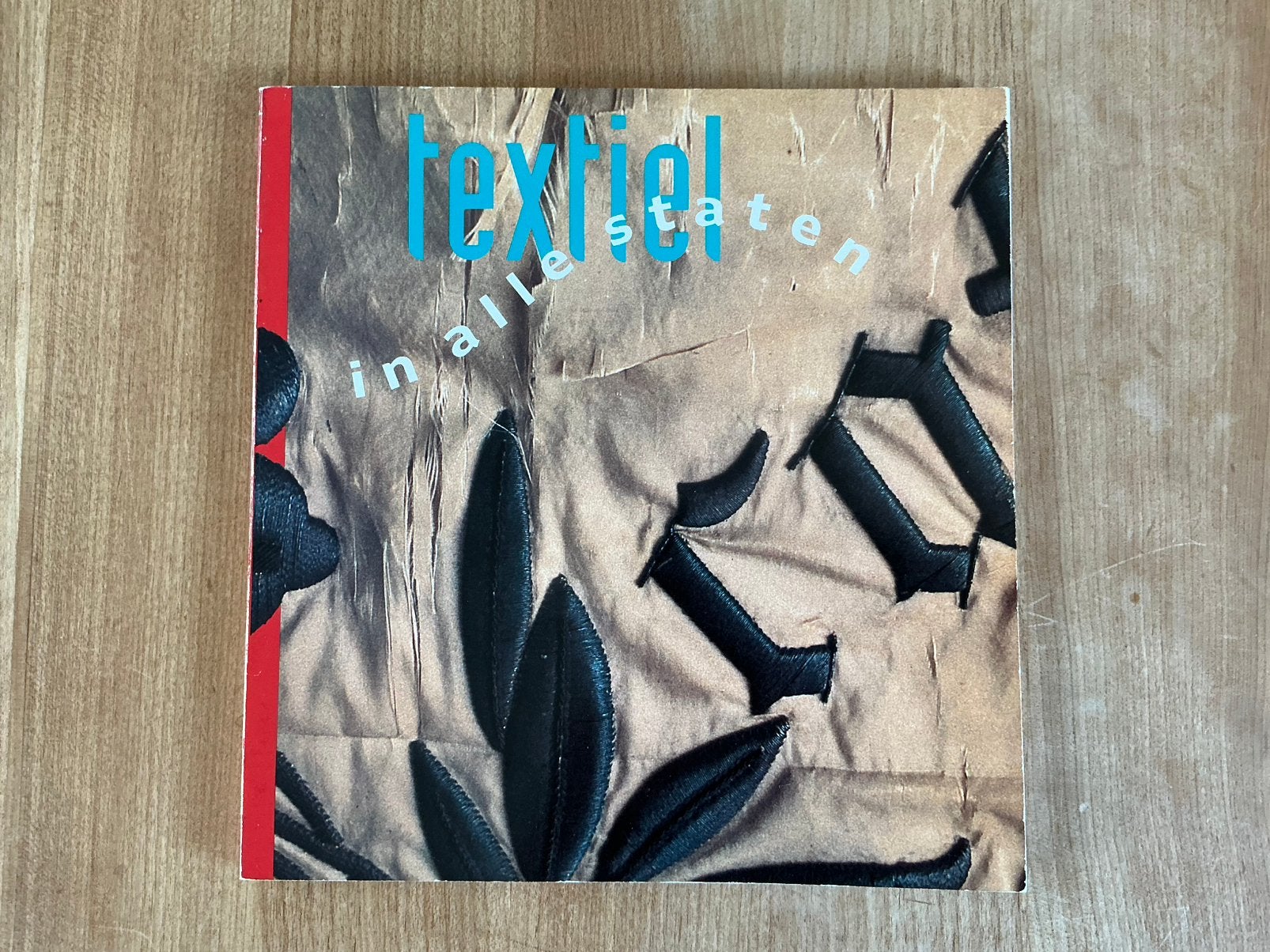 Textiel in alle staten - over restauratie en conservering, Boeken, Mode, Ophalen of Verzenden, Gelezen, Mode algemeen