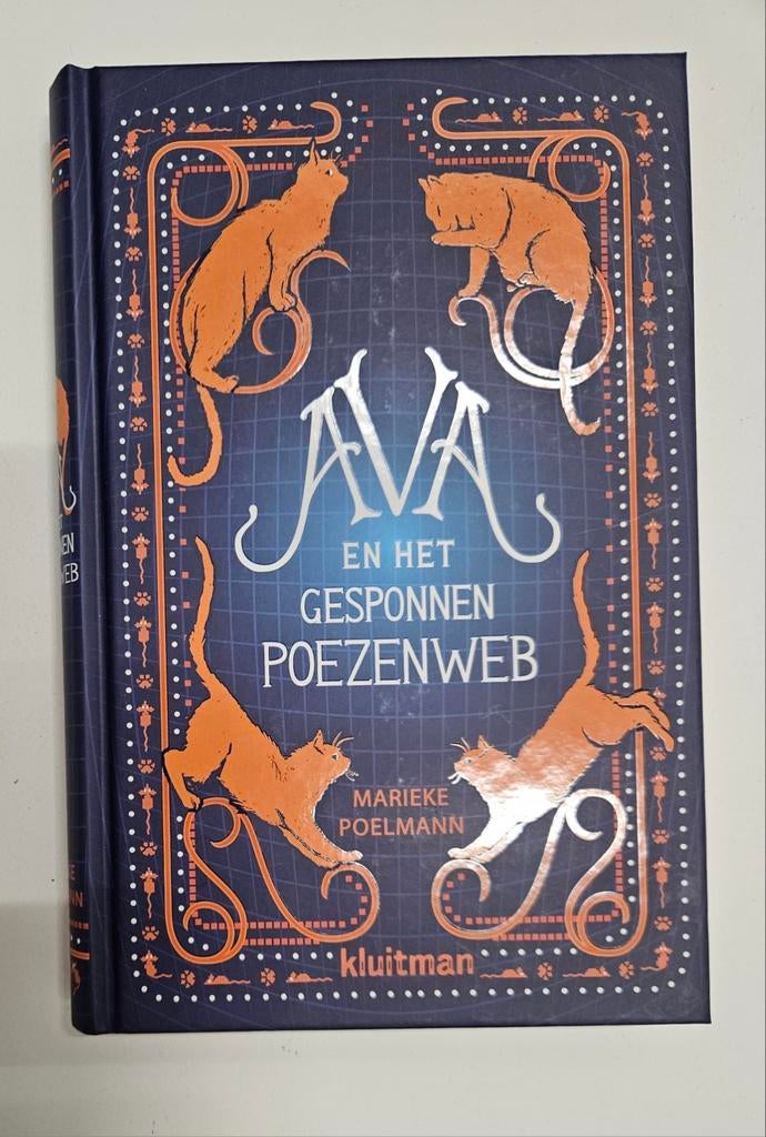 Marieke Poelmann - Ava en het gesponnen poezenweb, Ophalen of Verzenden, Zo goed als nieuw, Marieke Poelmann