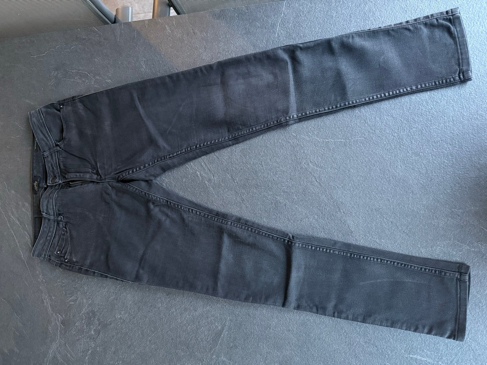 ONLY zwarte jeans - Maat M/32, Ophalen of Verzenden, Zo goed als nieuw, Zwart, W30 - W32 (confectie 38/40)