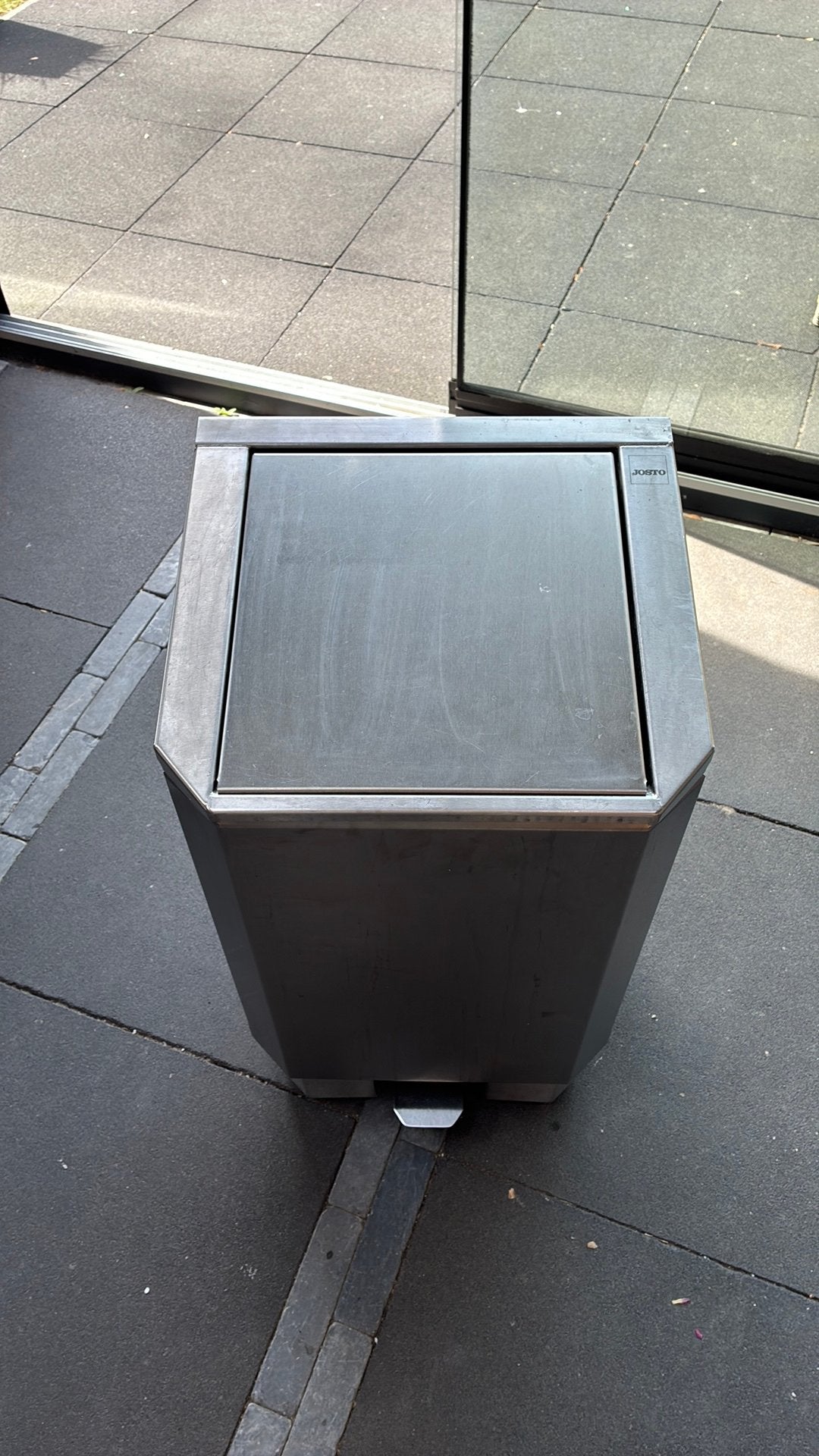 JOSTO 60 ltr. rvs afvalbak van retail / horeca kwaliteit, Huis en Inrichting, Ophalen, Met pedaal, 40 liter of meer, Zo goed als nieuw