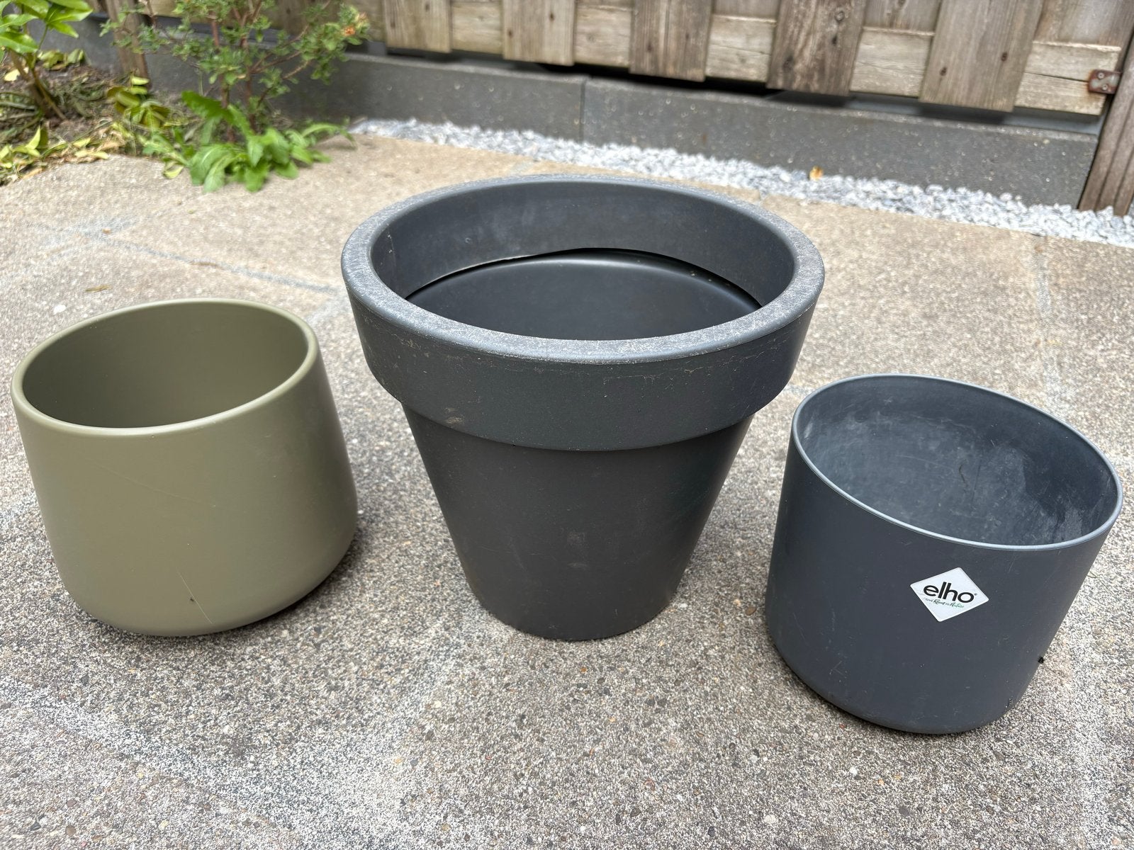 Set van 3 bloempotten: MICA en Elho (diverse maten), Kunststof, Gebruikt, Rond, Binnen