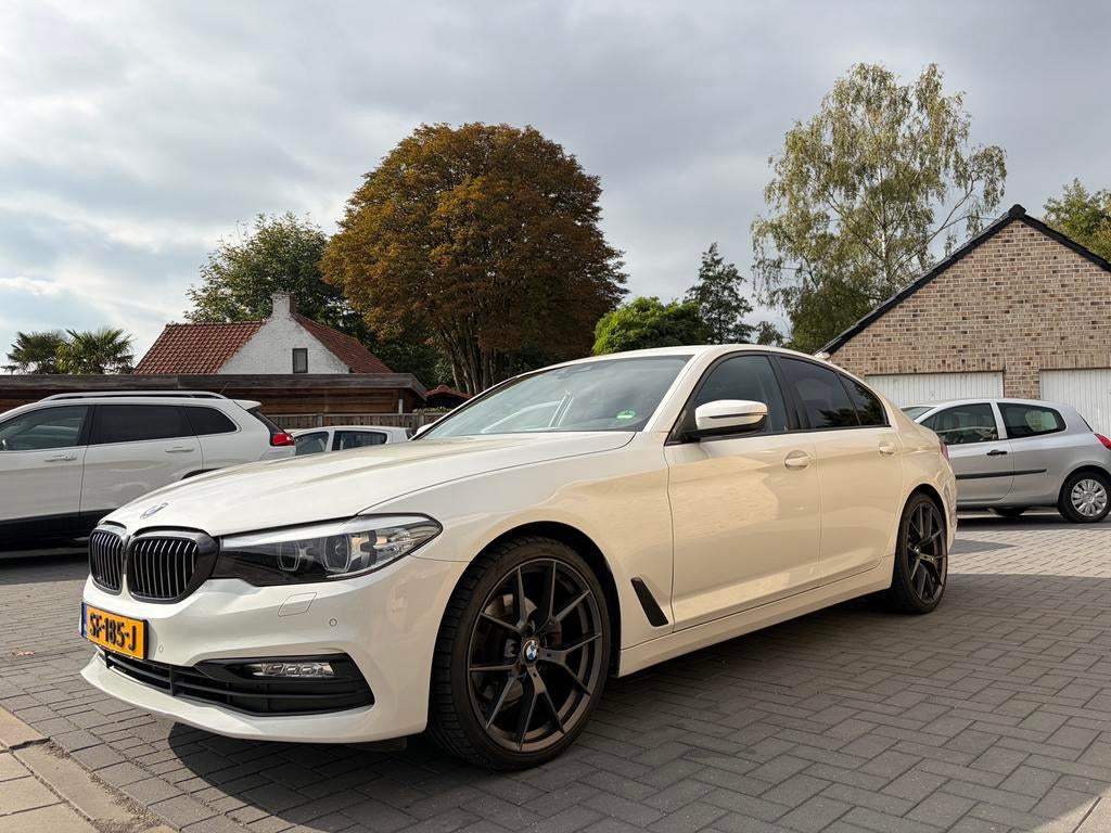 BMW 5-Serie 520d 190pk Aut. 2017 Wit parelmoer, Auto's, BMW, Particulier, 5-Serie, Diesel, B, Sedan, Automaat, Geïmporteerd, Wit