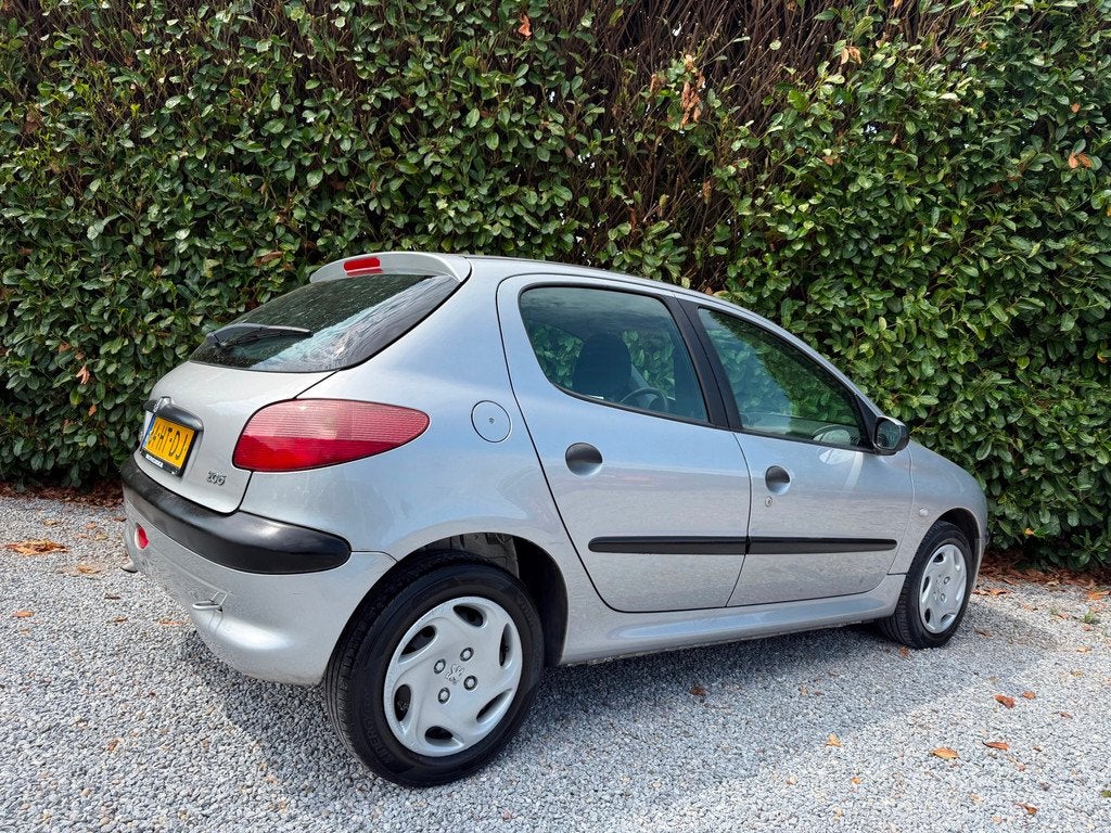 Peugeot 206 1.4 XT | NWE APK | ELEKTRISCH PAKKET | NAP, Auto's, Peugeot, Voorwielaandrijving, 31 €/maand, 4 cilinders, USB