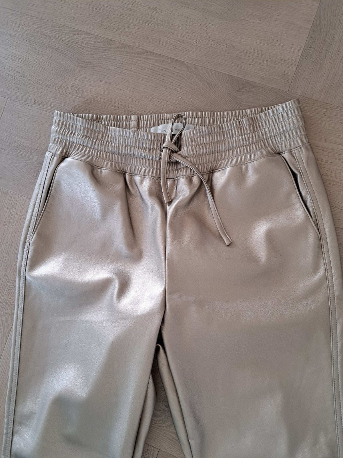 Nukus Paris Pants PU - Gouden Jogger Broek (XL)Nieuw!, Maat 42/44 (L), Nieuw, Ophalen of Verzenden, Lang